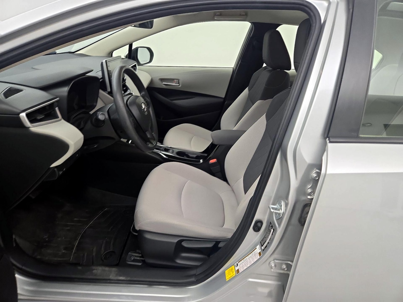2021 Toyota Corolla LE - Photo 12