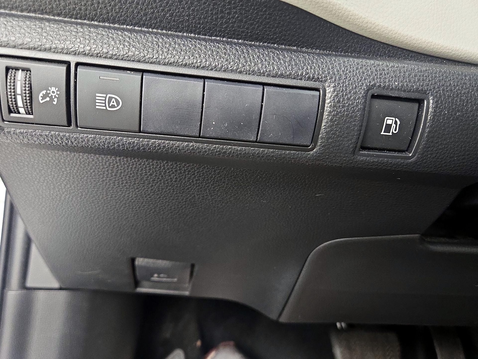 2021 Toyota Corolla LE - Photo 14