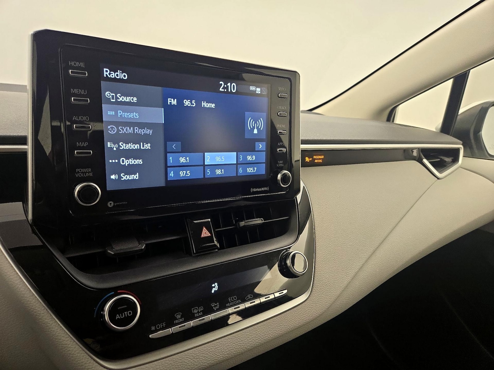 2021 Toyota Corolla LE - Photo 16