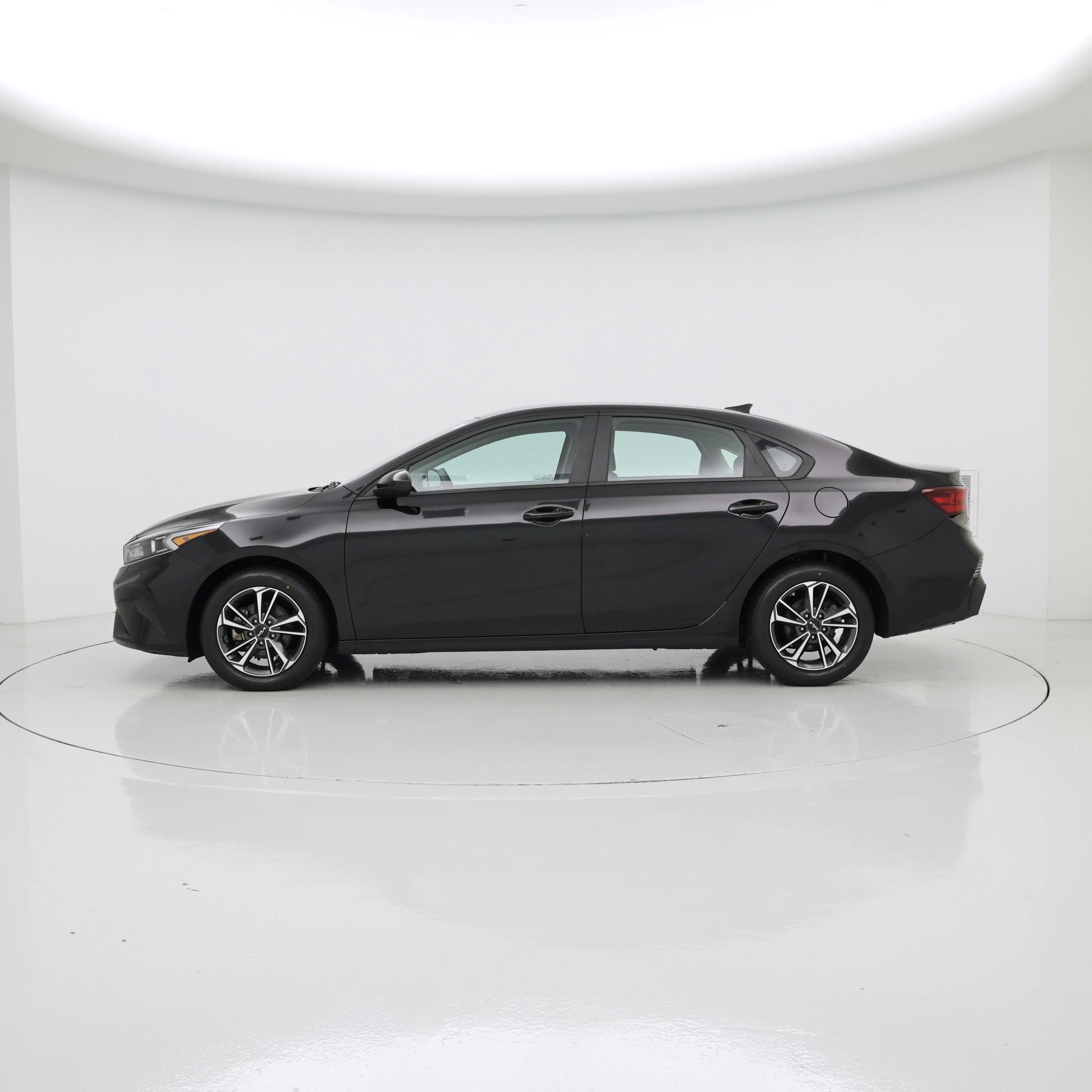 Thumbnail: 2023 Kia Forte - 3