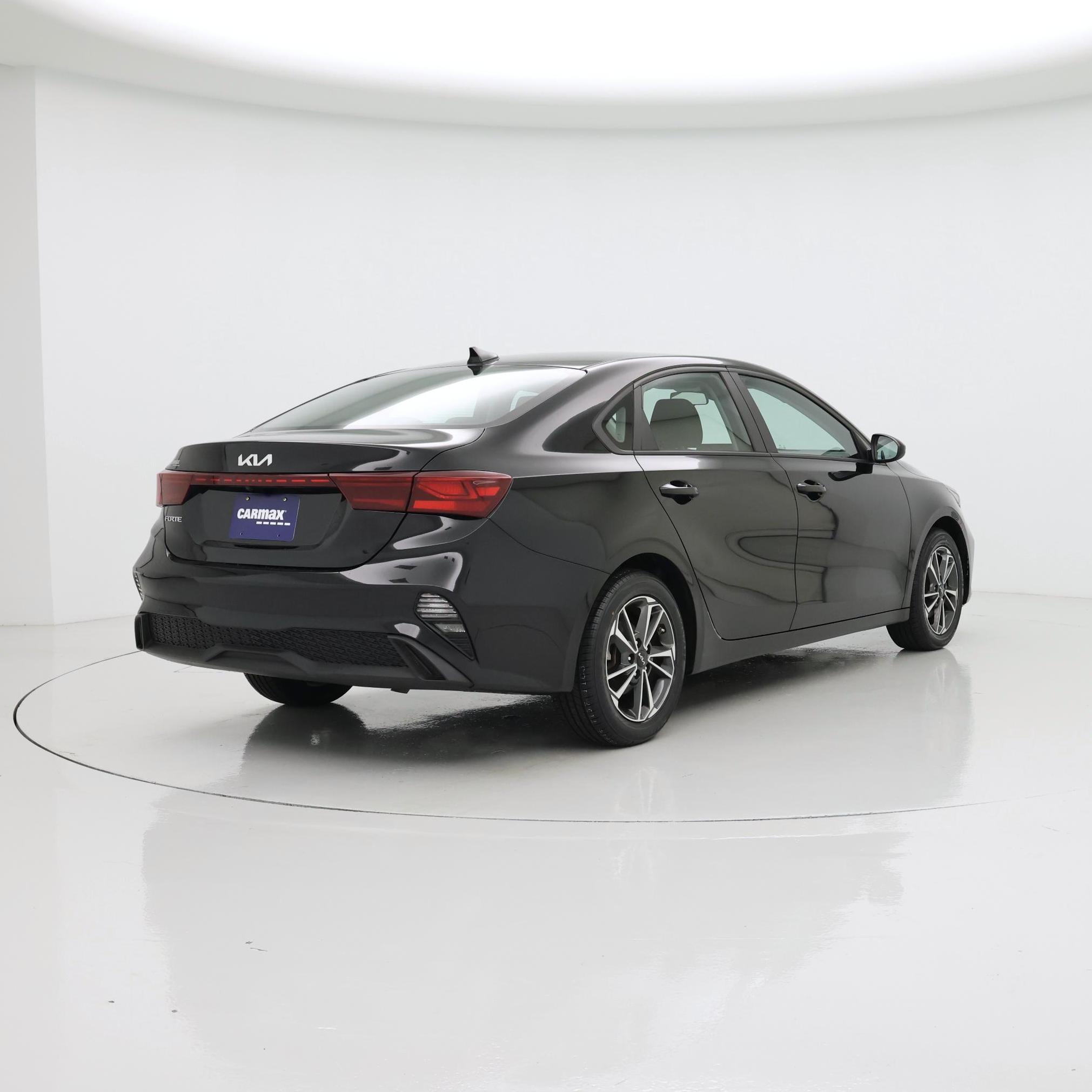 Thumbnail: 2023 Kia Forte - 8