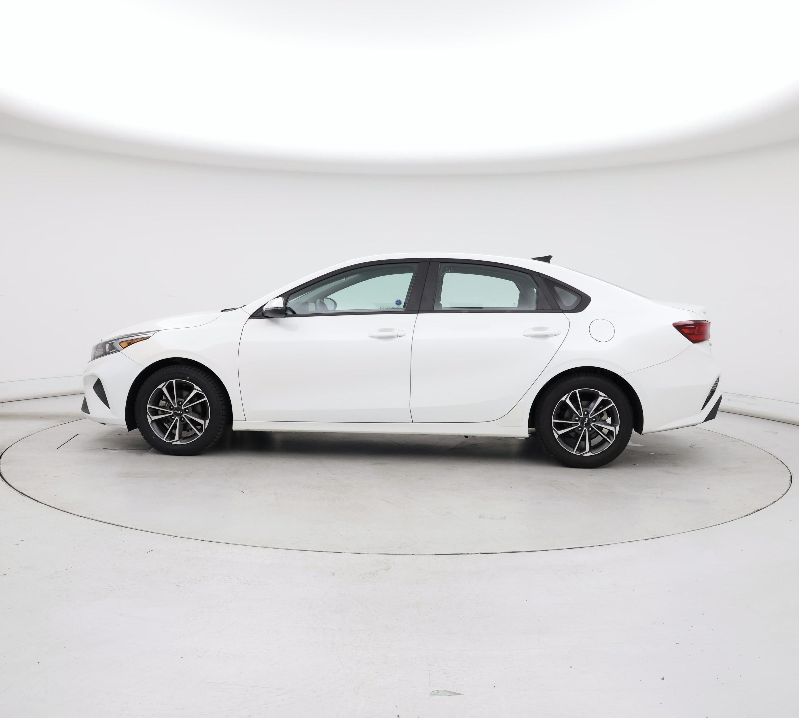 Thumbnail: 2022 Kia Forte - 3