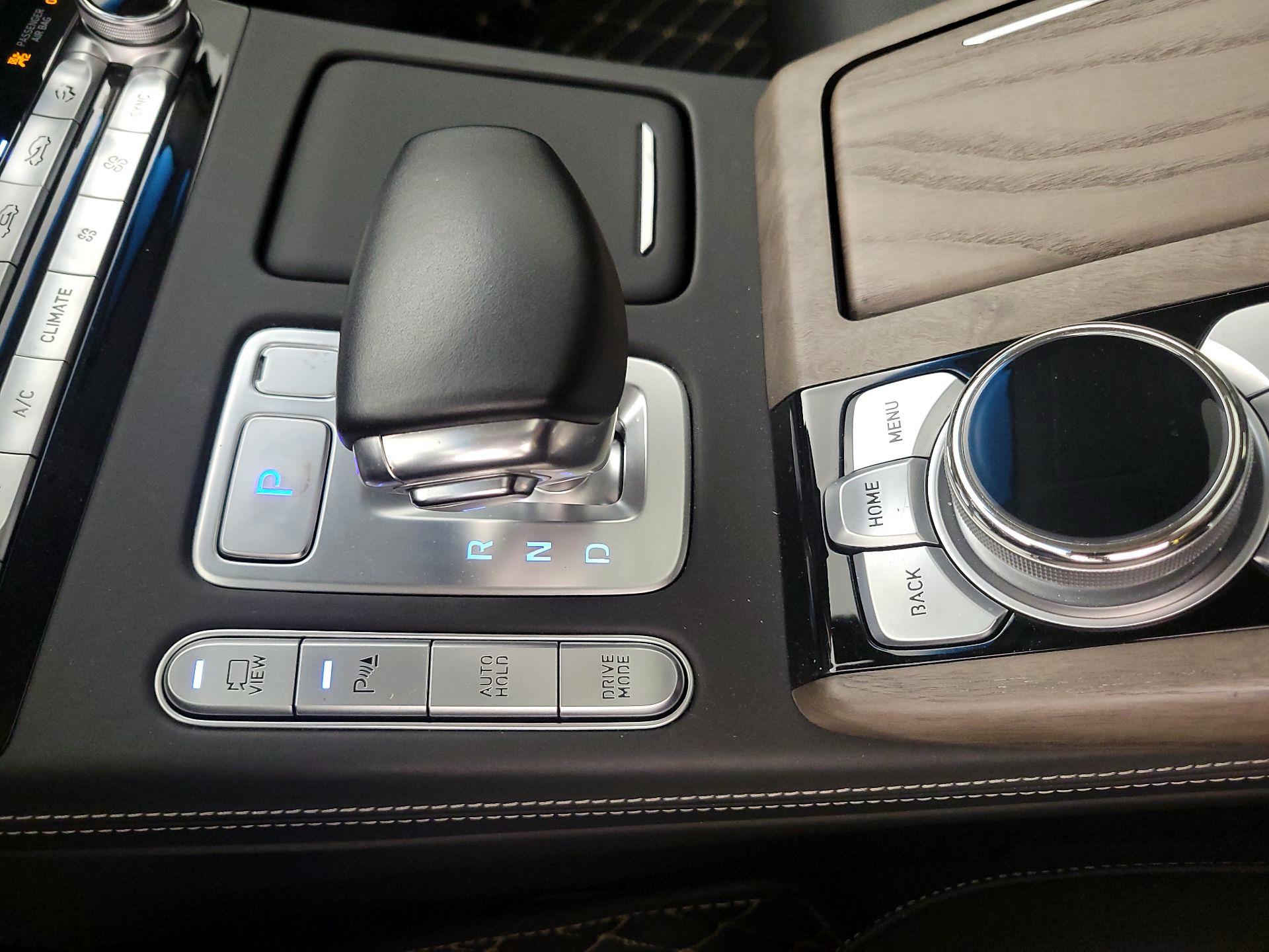 Thumbnail: 2021 Genesis G90 - 17