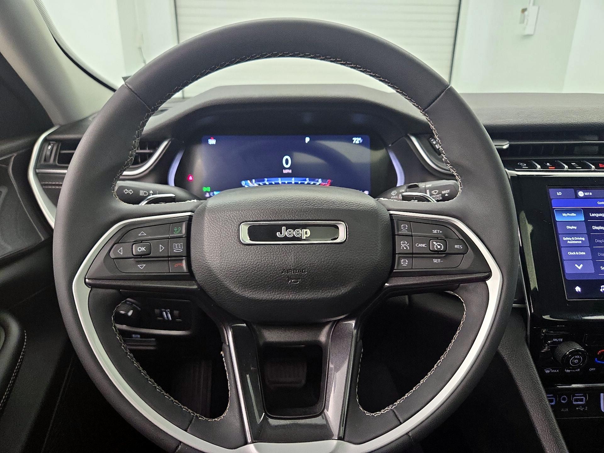 Thumbnail: 2023 Jeep Grand Cherokee - 10