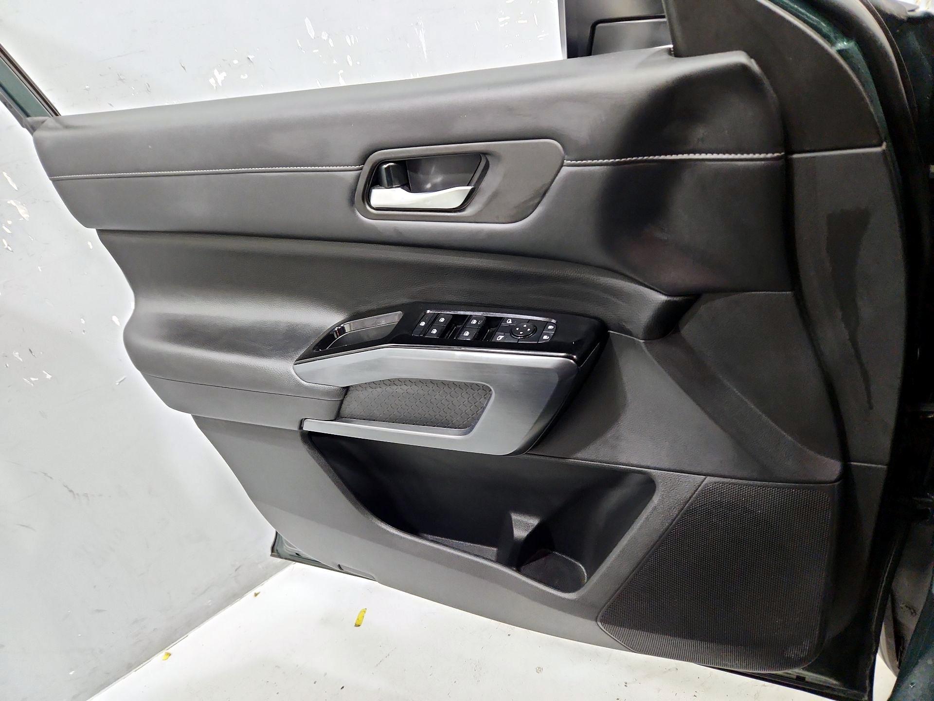 Thumbnail: 2023 Nissan Pathfinder - 12
