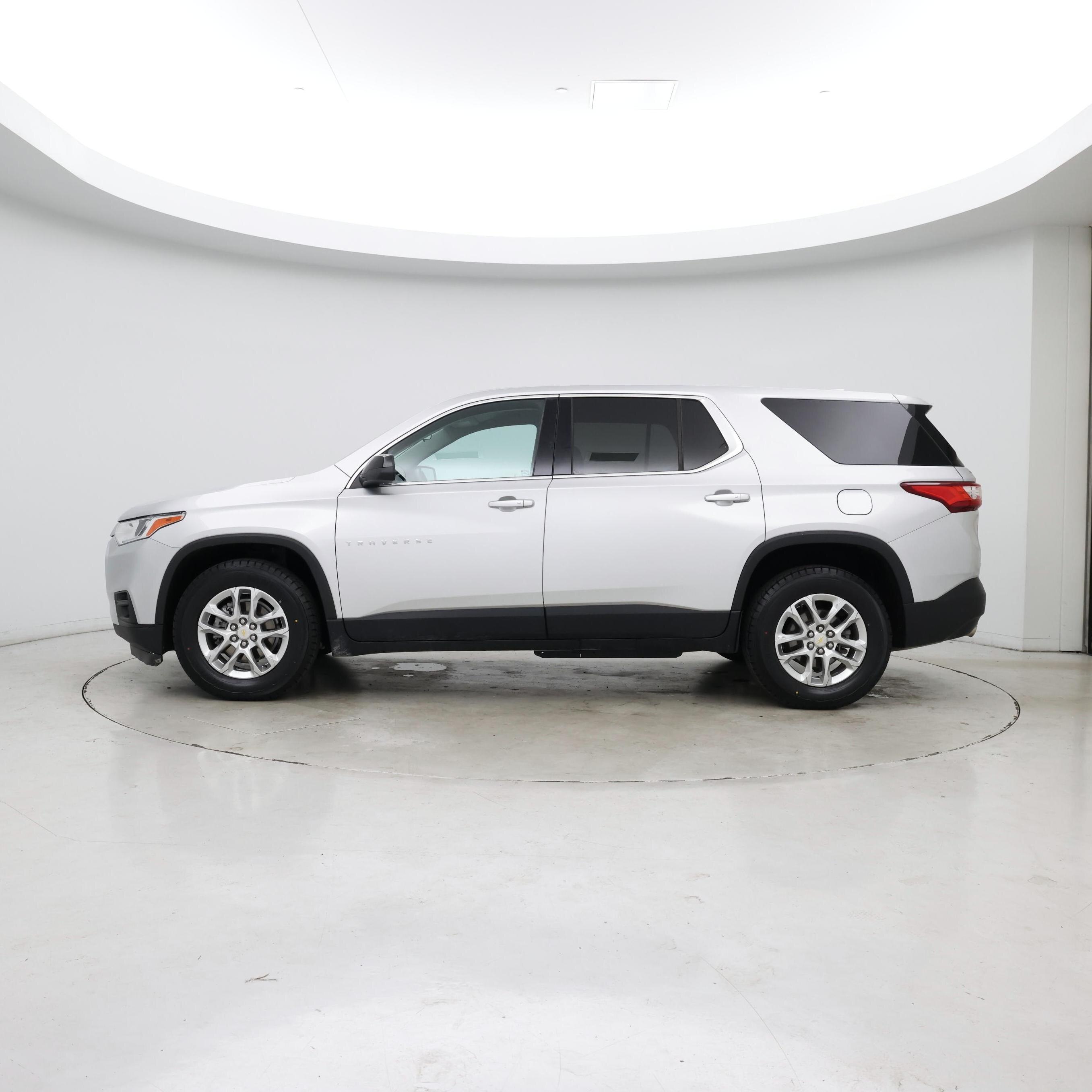 Thumbnail: 2021 Chevrolet Traverse - 3