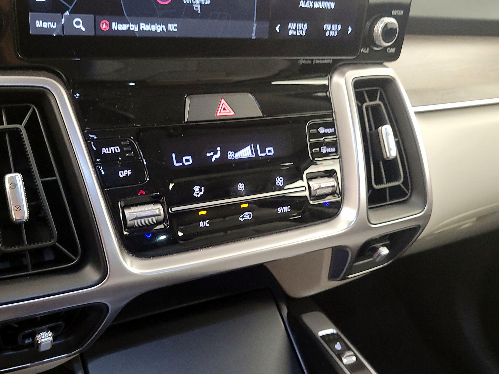 Thumbnail: 2023 Kia Sorento - 16