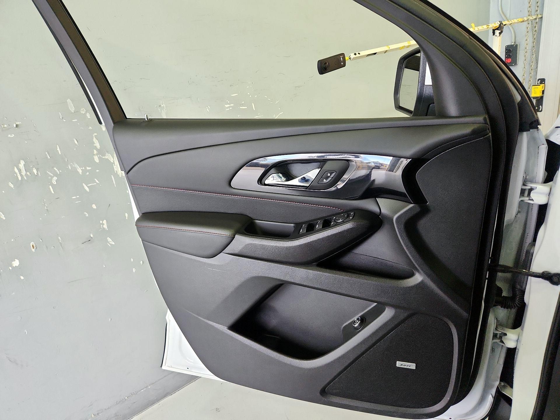 Thumbnail: 2023 Chevrolet Traverse - 12