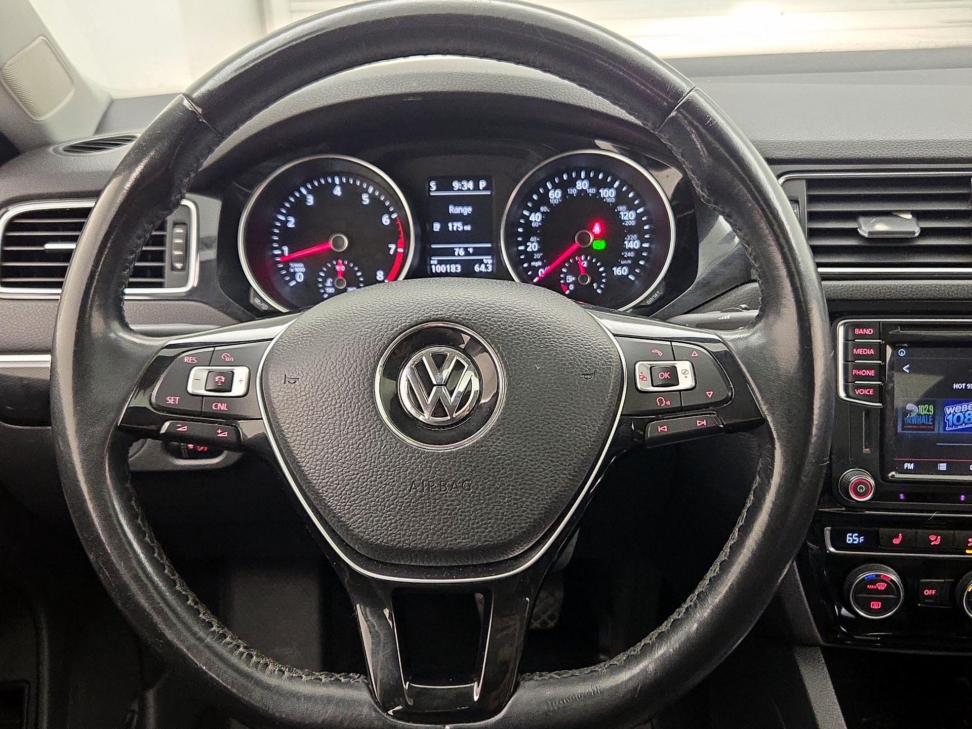 Thumbnail: 2017 Volkswagen Jetta - 10
