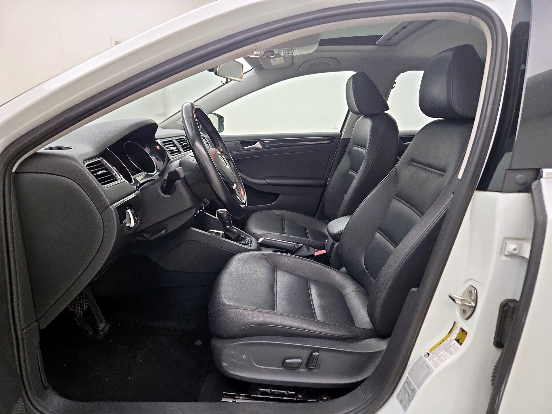 Thumbnail: 2017 Volkswagen Jetta - 11