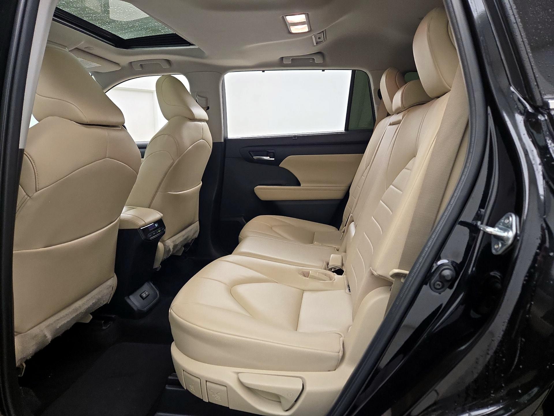 Thumbnail: 2023 Toyota Highlander - 18