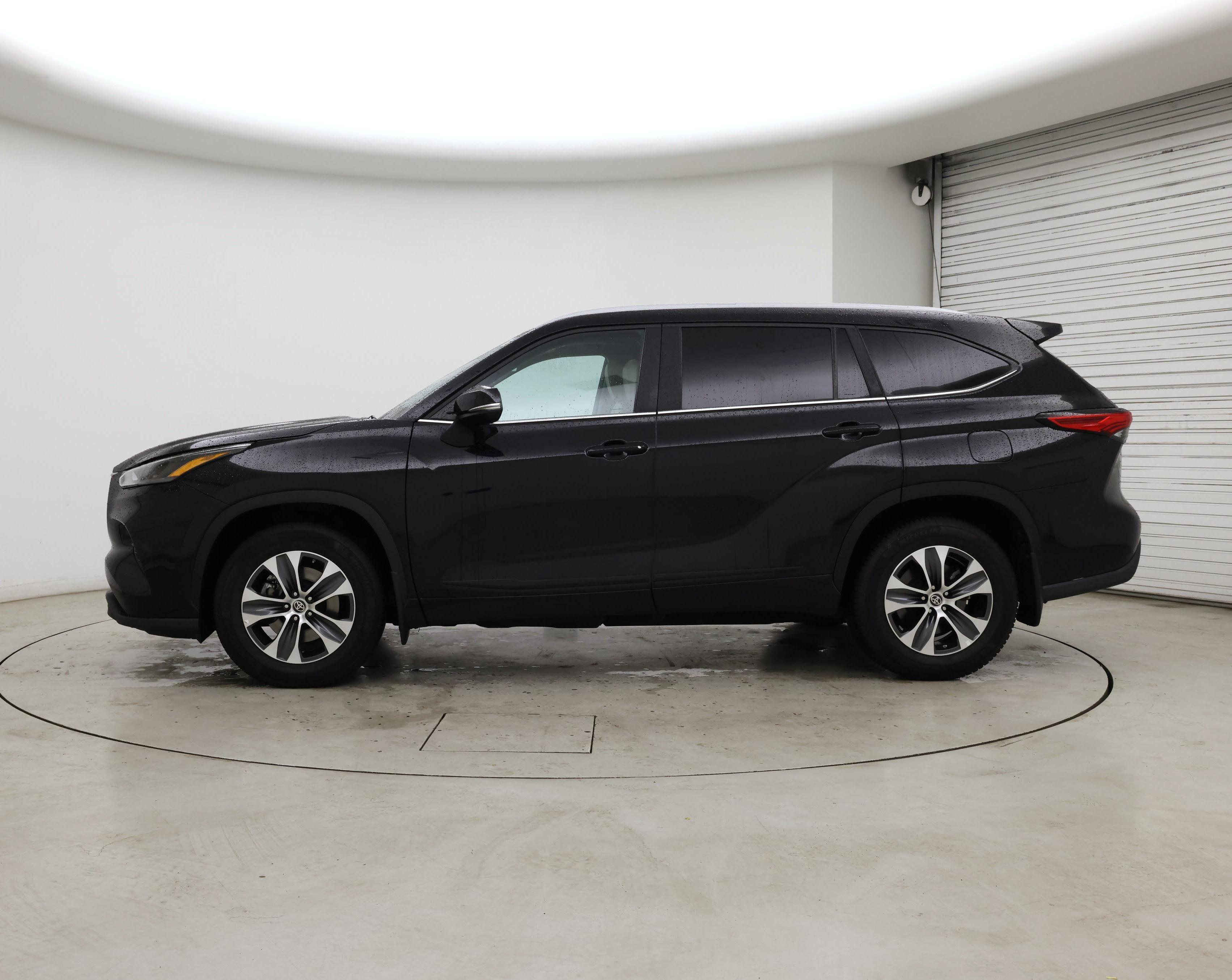 Thumbnail: 2023 Toyota Highlander - 3