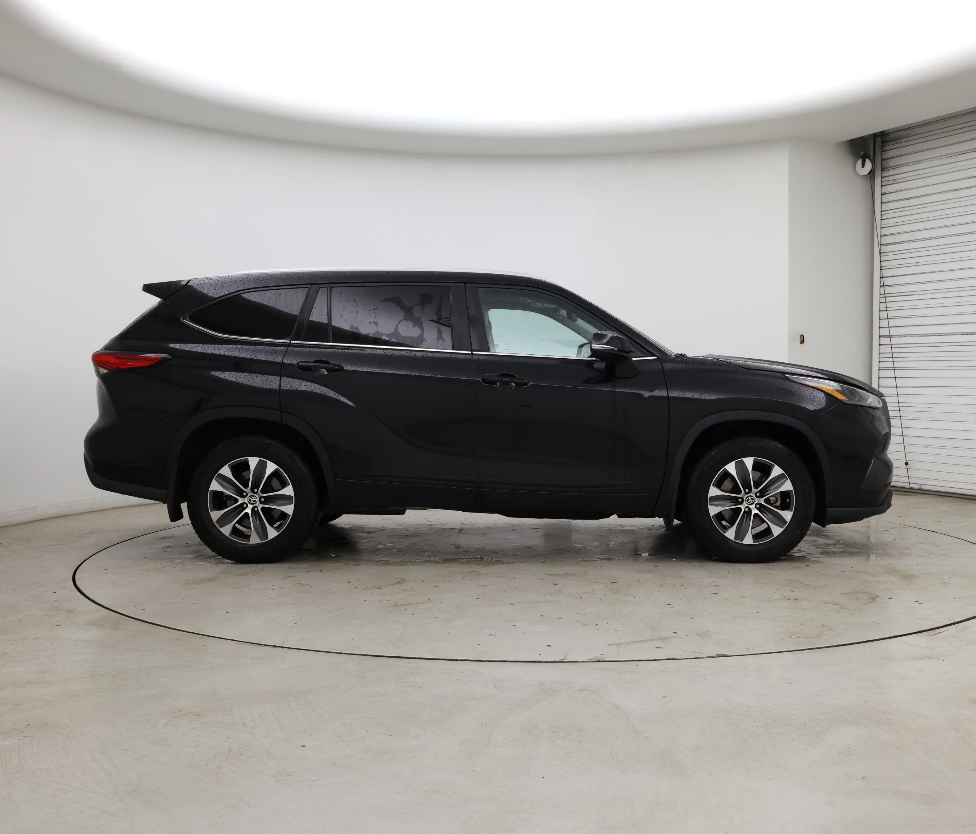 Thumbnail: 2023 Toyota Highlander - 7