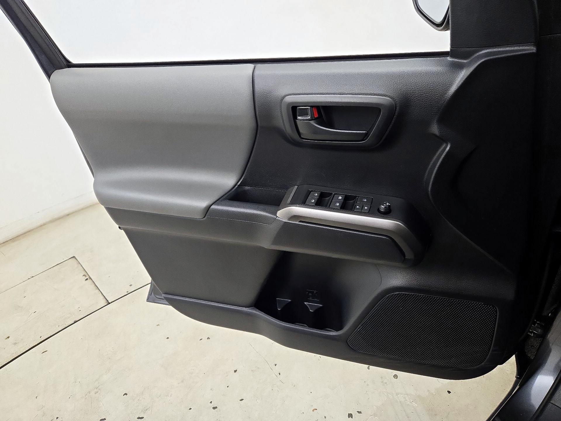 Thumbnail: 2021 Toyota Tacoma - 12