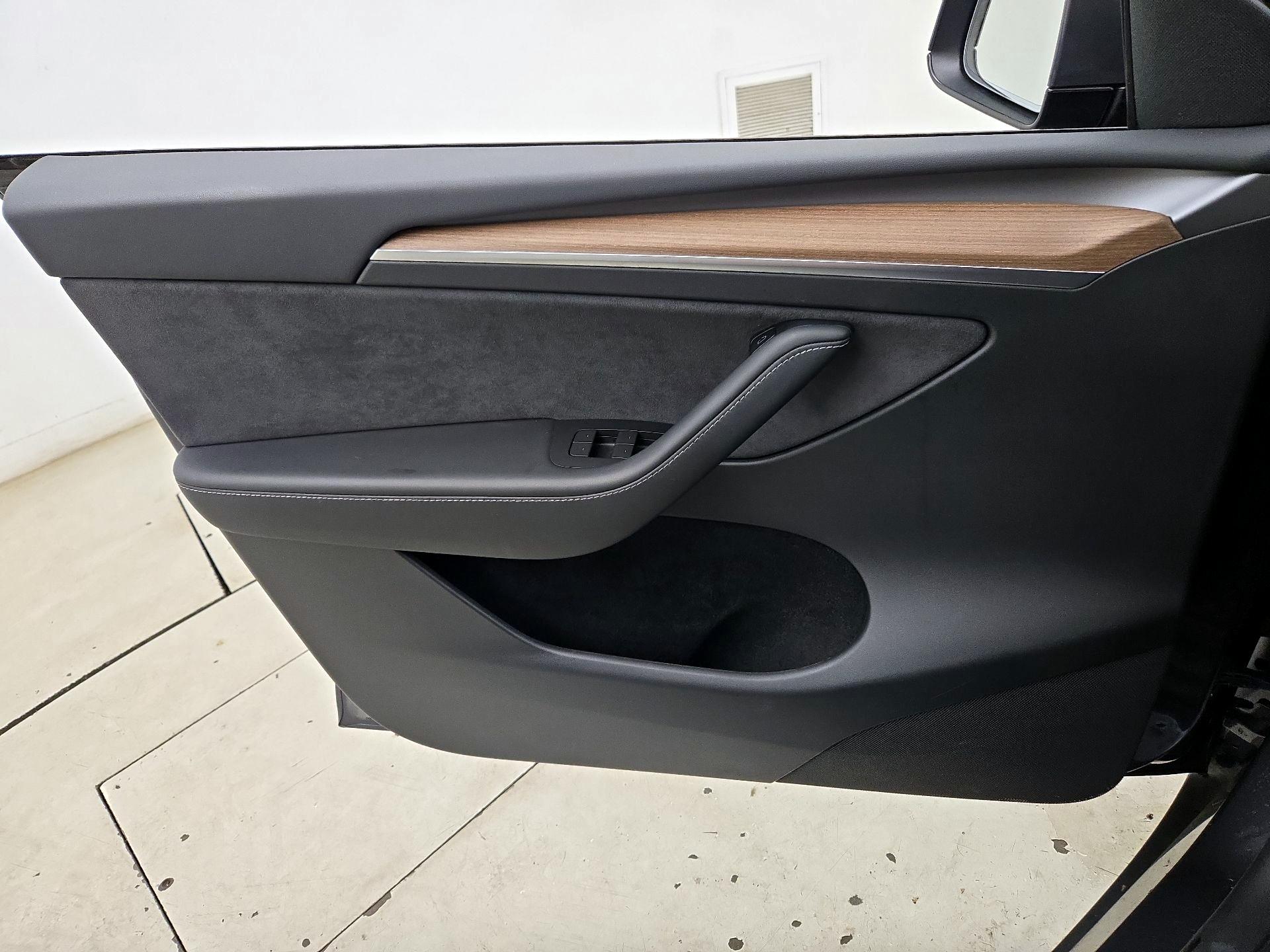 Thumbnail: 2023 Tesla Model Y - 12