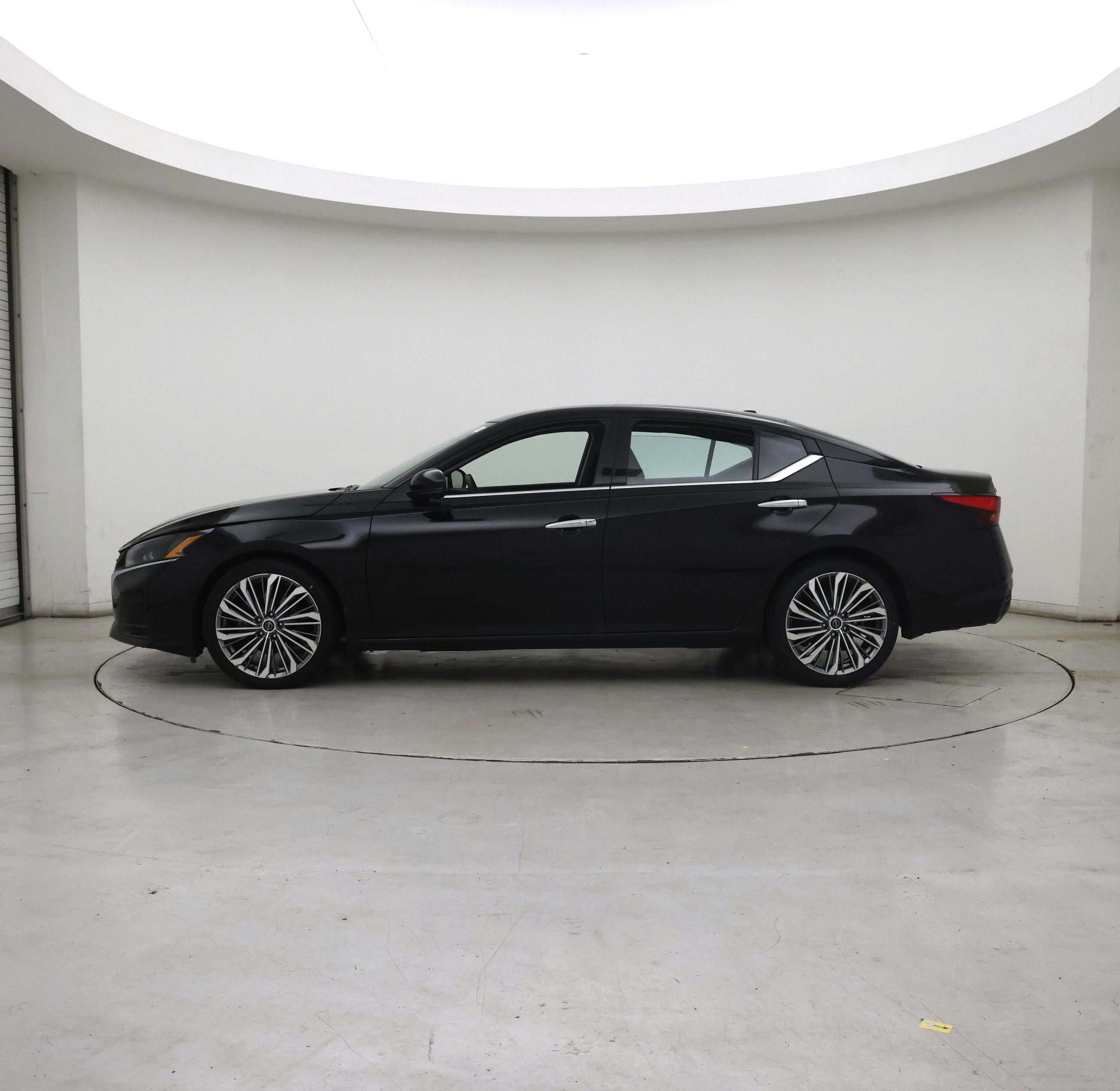 Thumbnail: 2023 Nissan Altima - 3