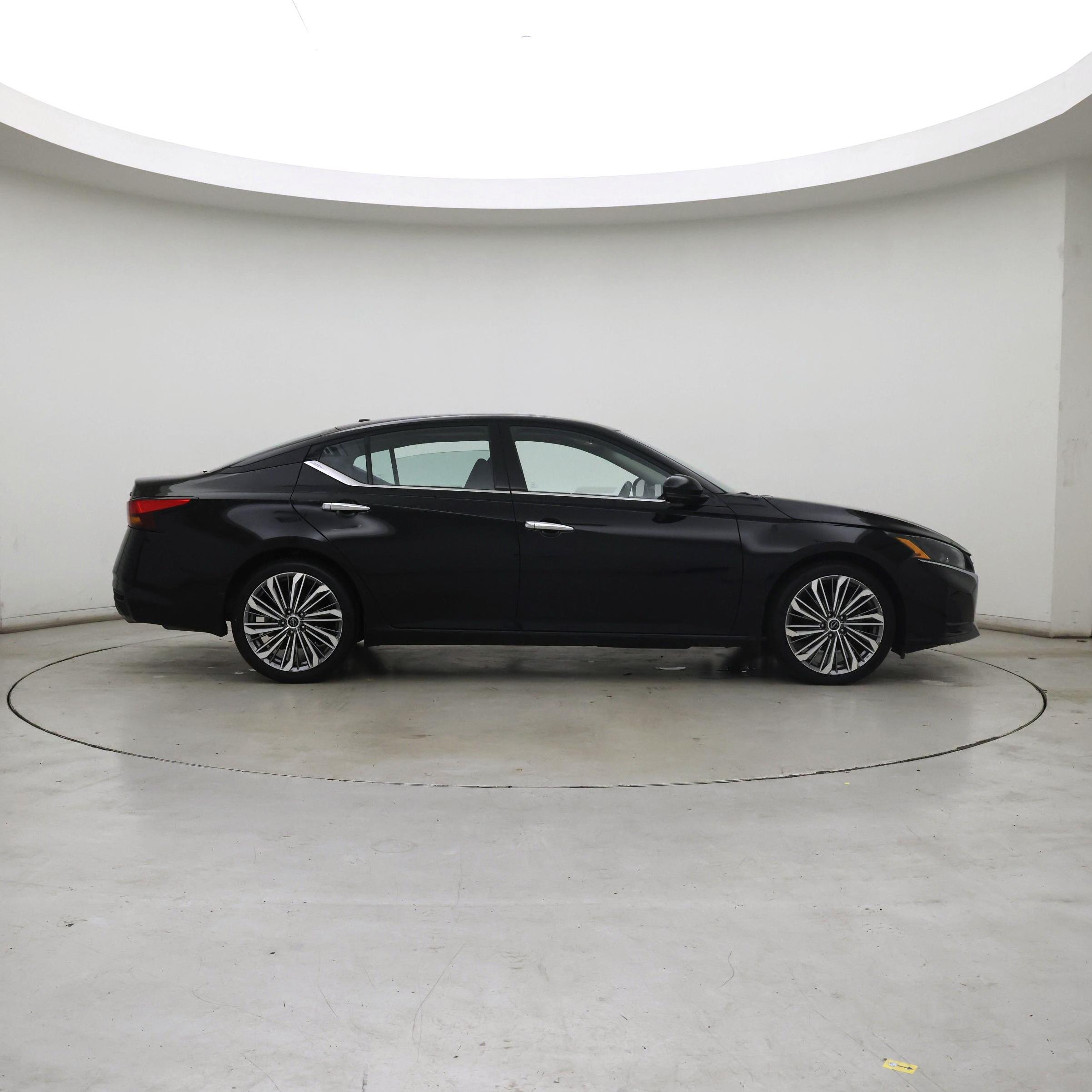 Thumbnail: 2023 Nissan Altima - 7