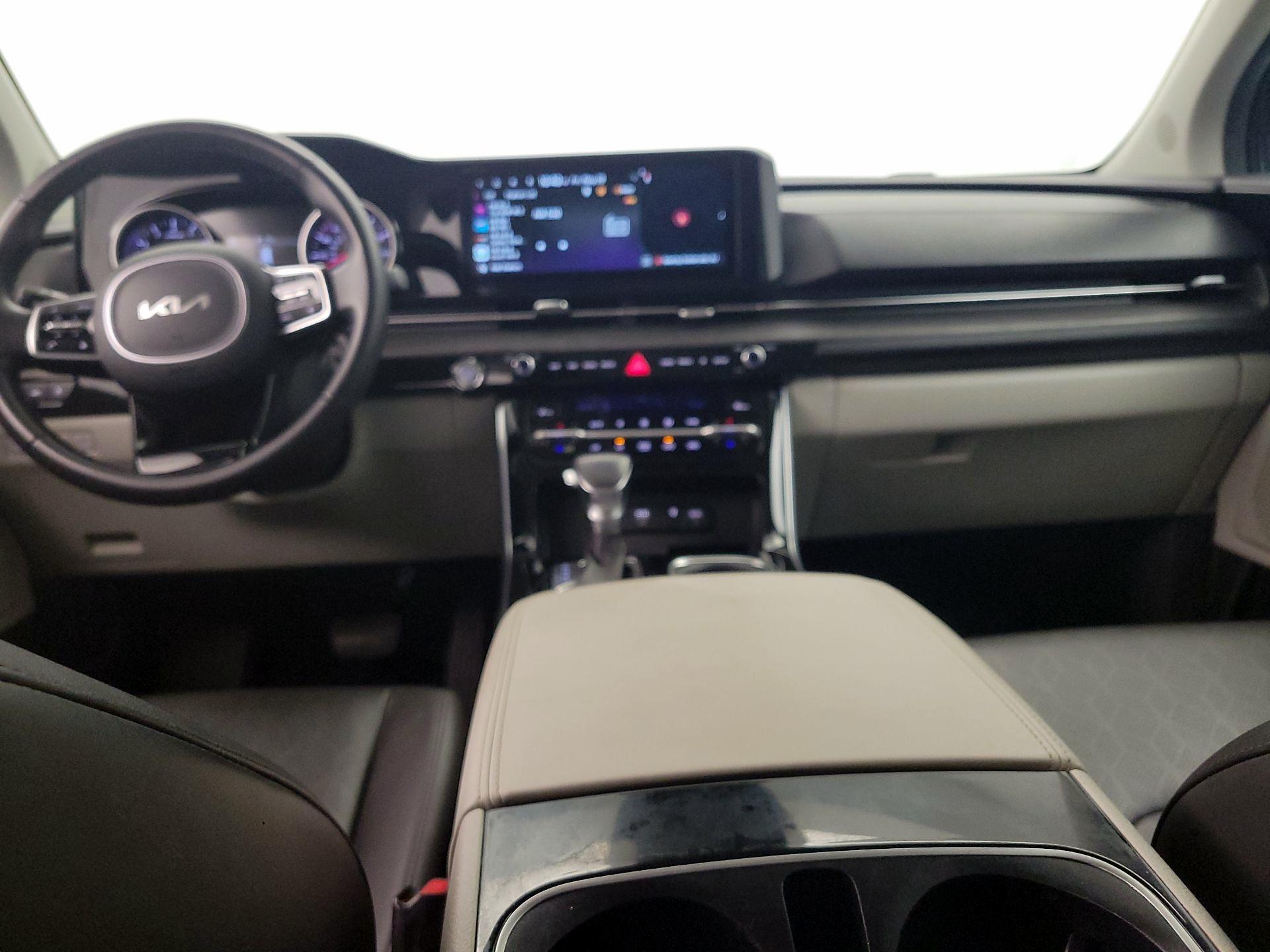 Thumbnail: 2023 Kia Carnival - 9