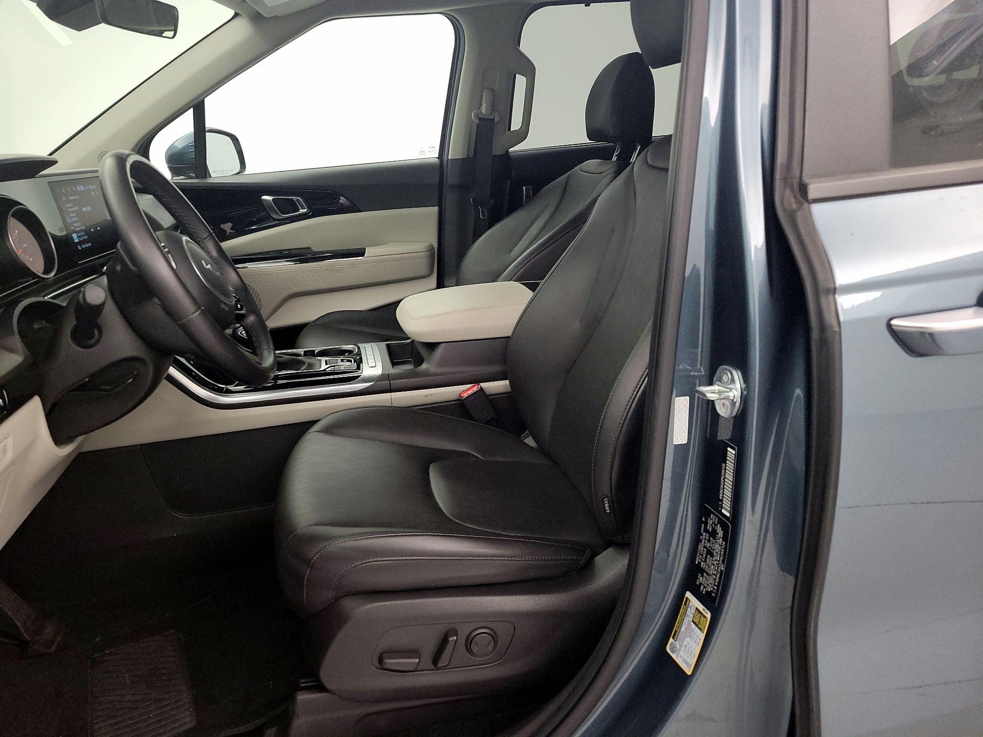 Thumbnail: 2023 Kia Carnival - 11