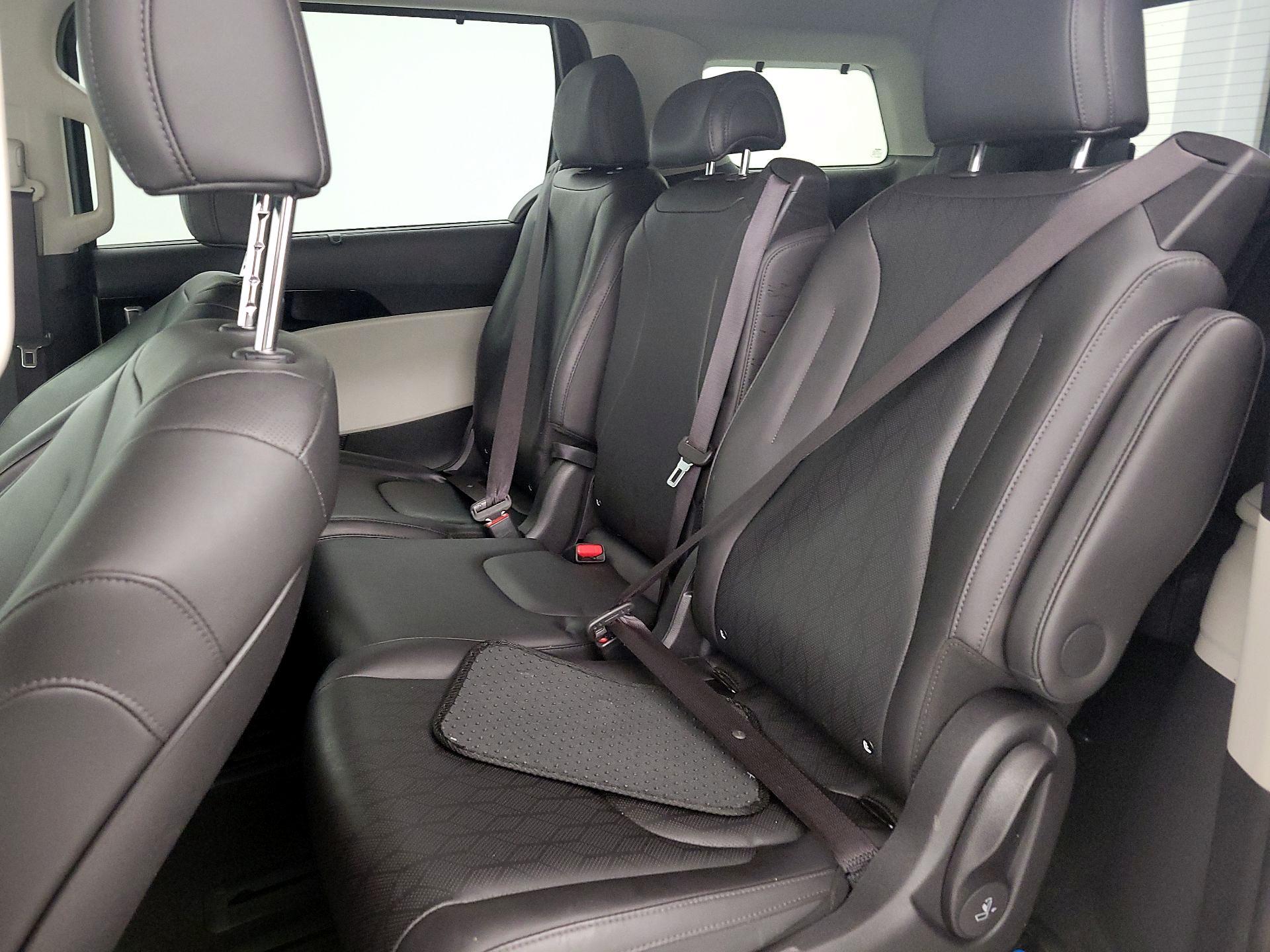Thumbnail: 2023 Kia Carnival - 19