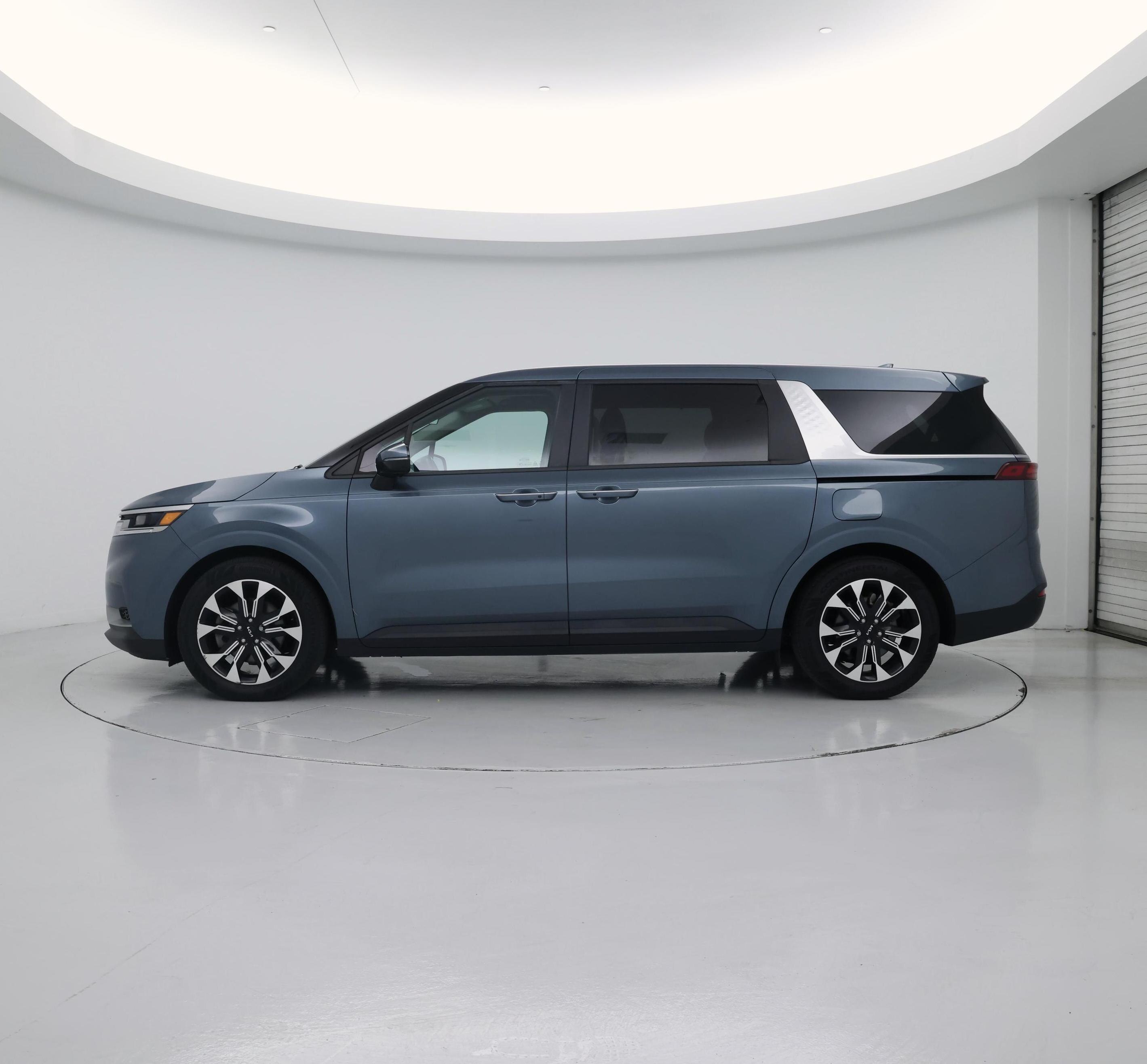 Thumbnail: 2023 Kia Carnival - 3