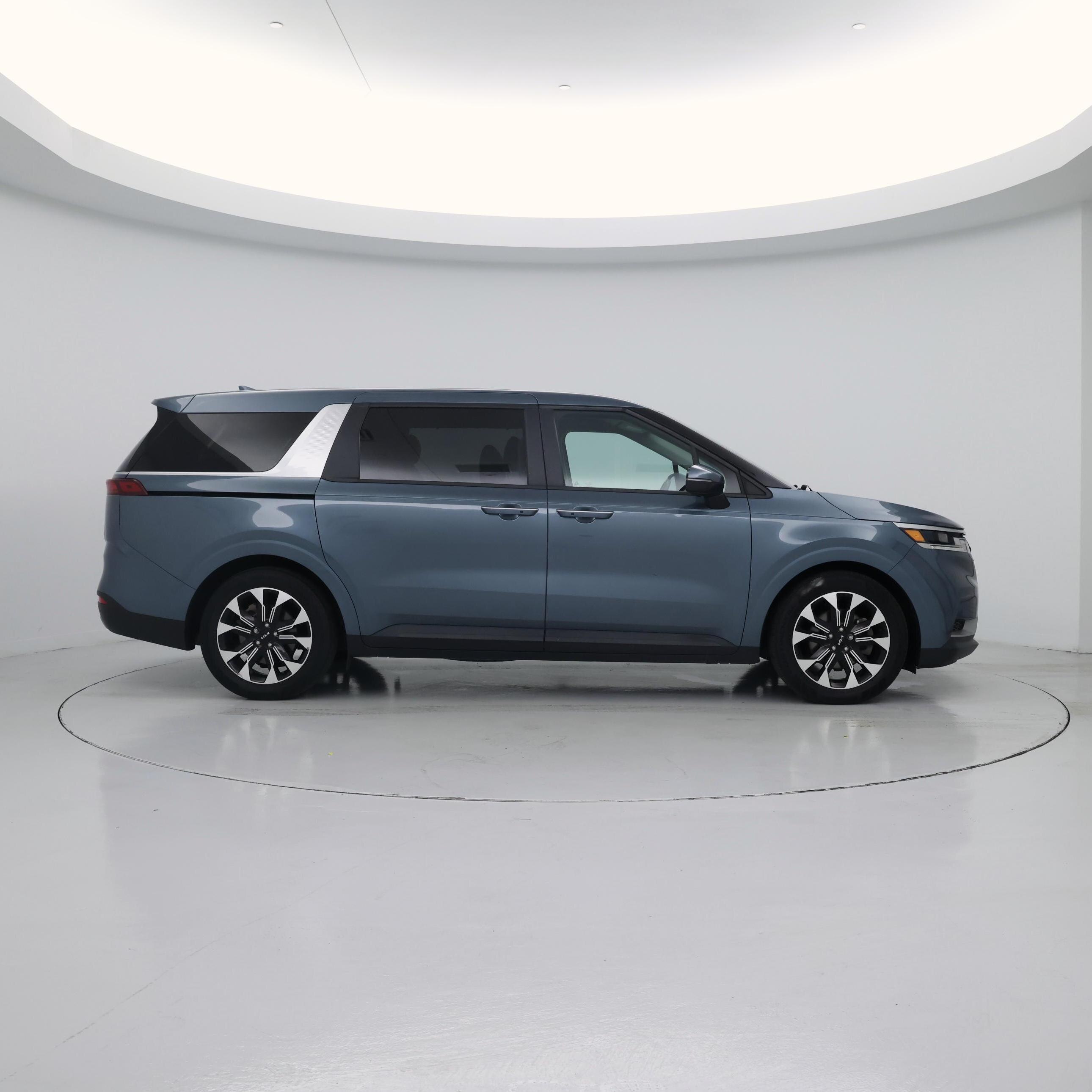 Thumbnail: 2023 Kia Carnival - 7