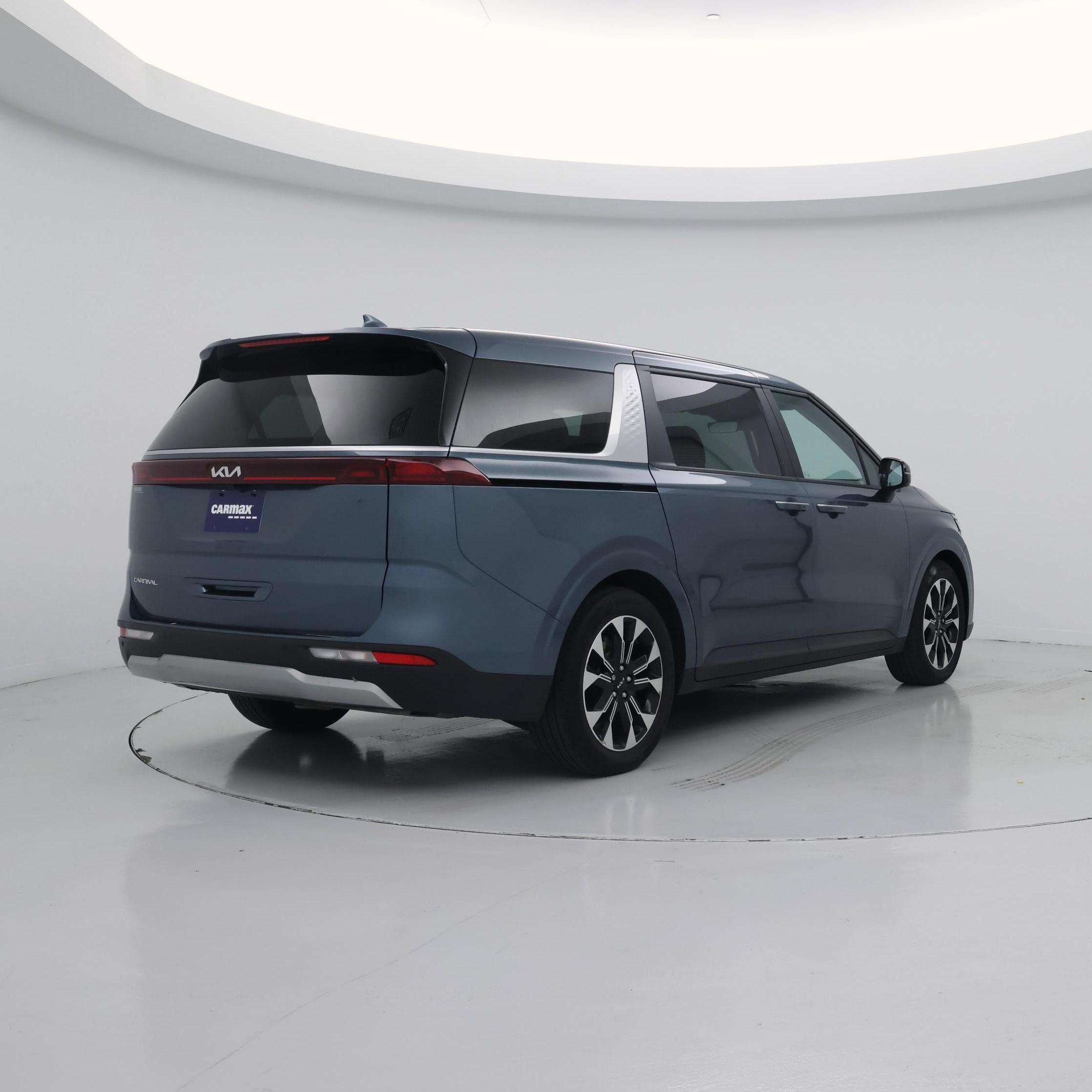 Thumbnail: 2023 Kia Carnival - 8