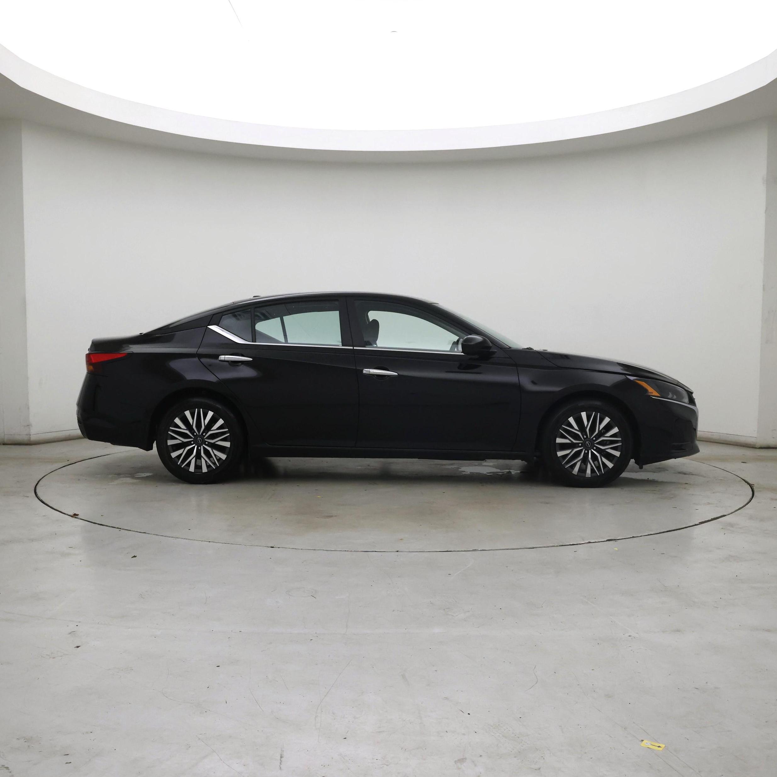 Thumbnail: 2023 Nissan Altima - 7