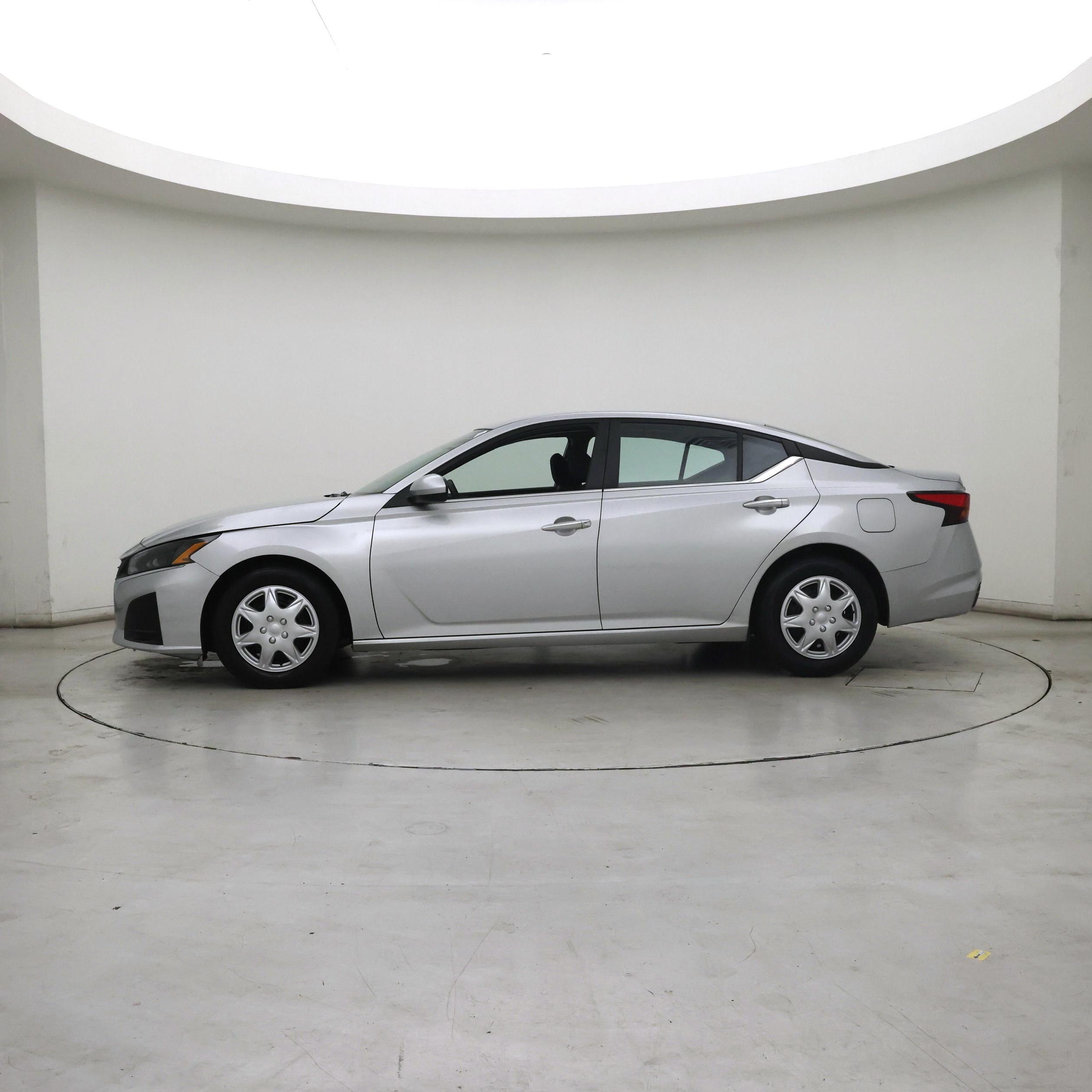 Thumbnail: 2023 Nissan Altima - 3