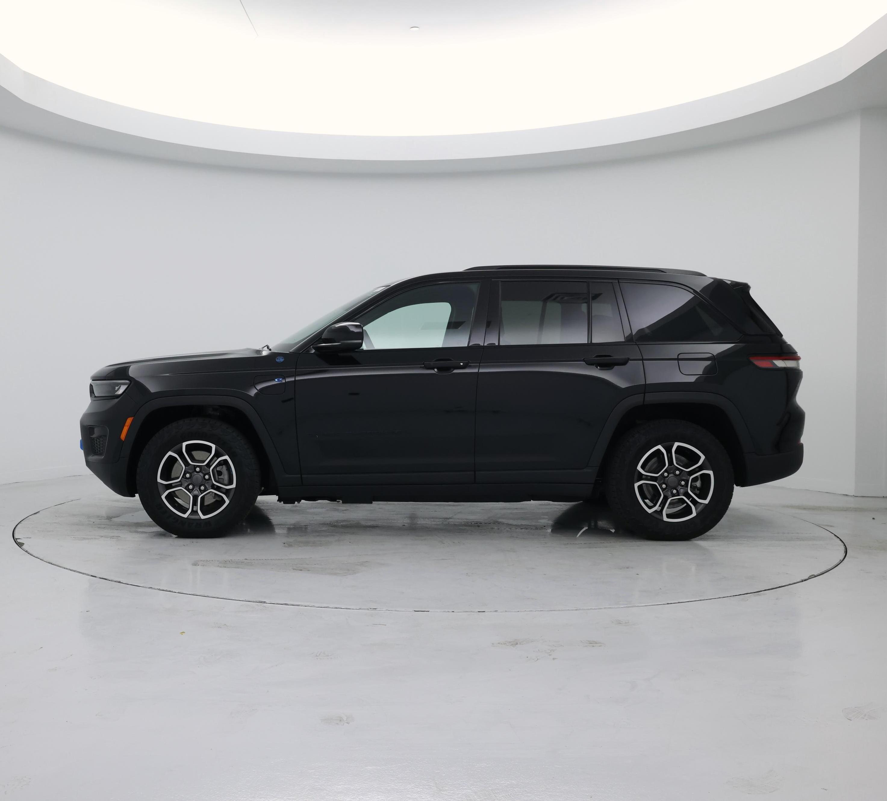 Thumbnail: 2022 Jeep Grand Cherokee - 3