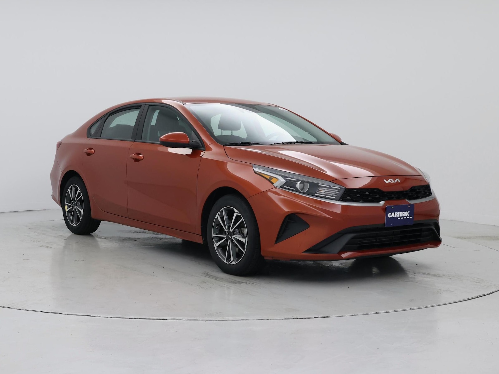 2023 Kia Forte LXS - Photo 2