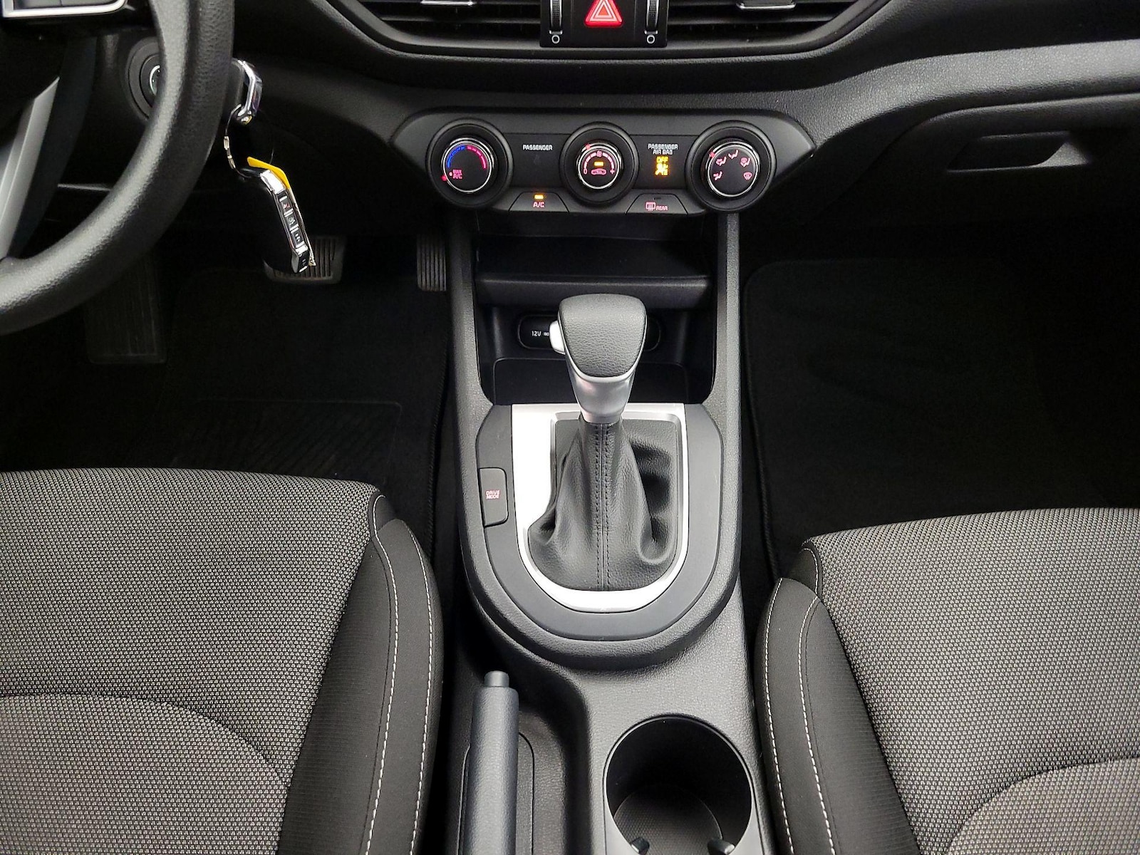 2023 Kia Forte LXS - Photo 18