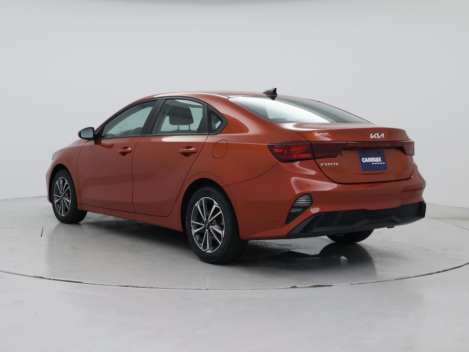 2023 Kia Forte LXS - Photo 3