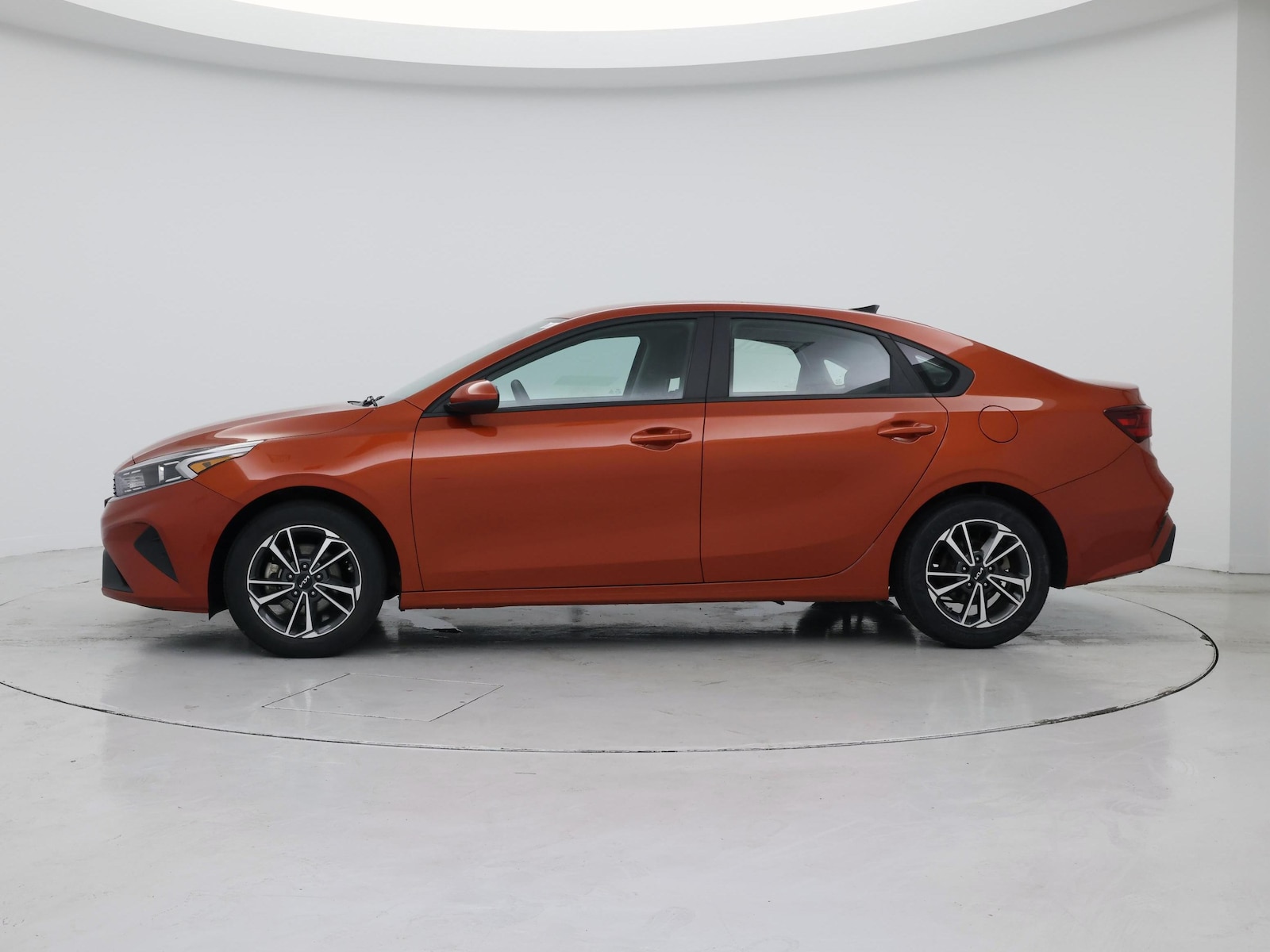 2023 Kia Forte LXS - Photo 4