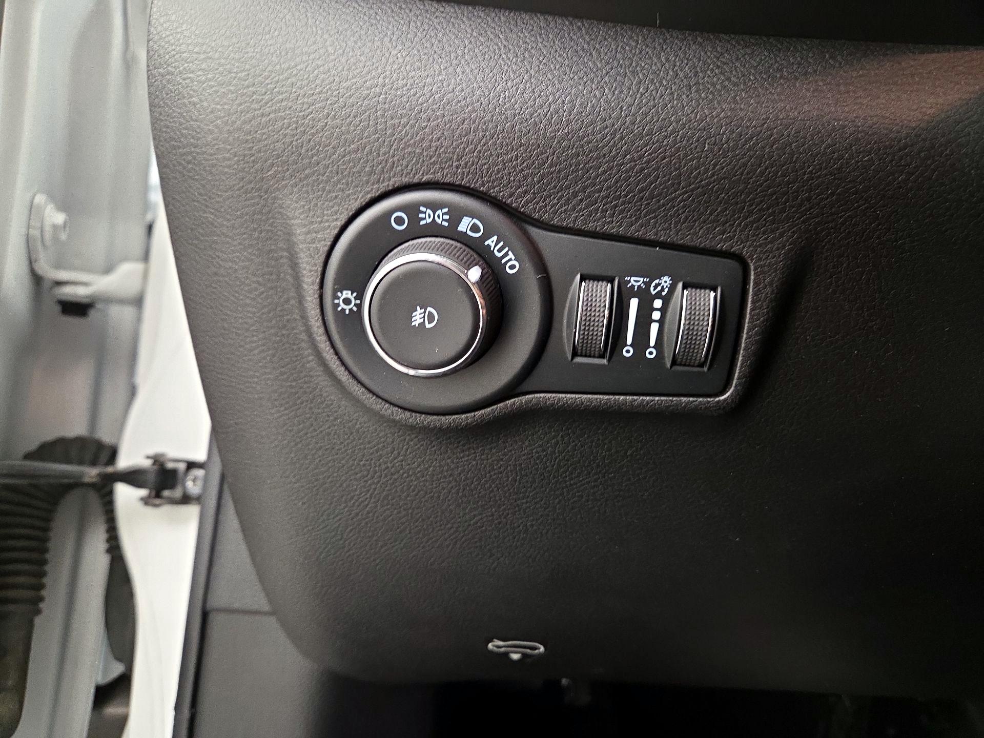 Thumbnail: 2022 Jeep Compass - 13