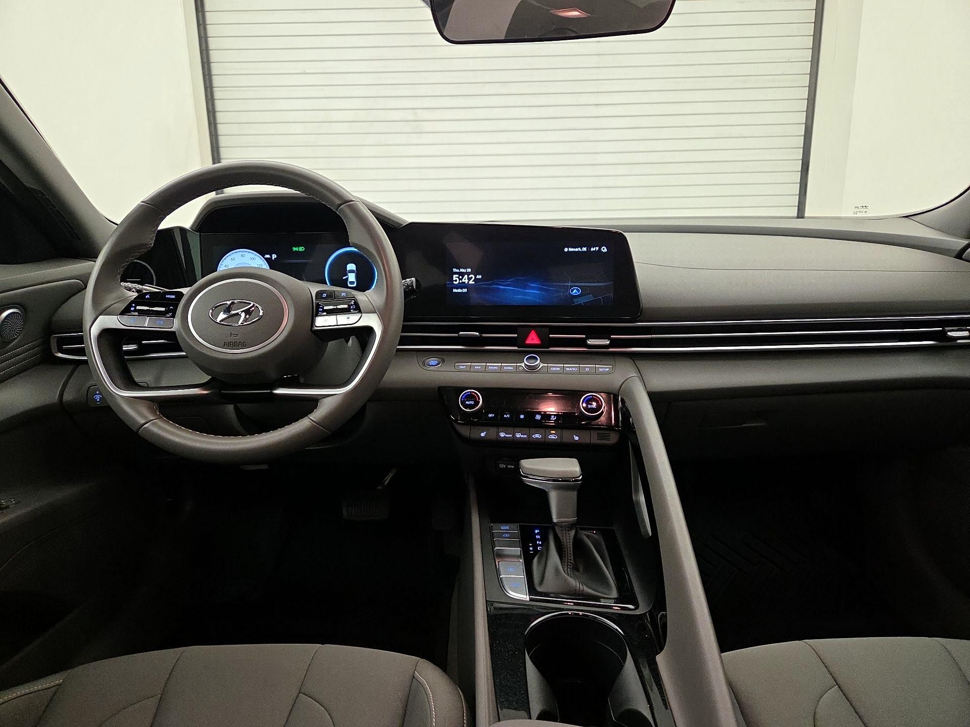 Thumbnail: 2023 Hyundai Elantra - 9