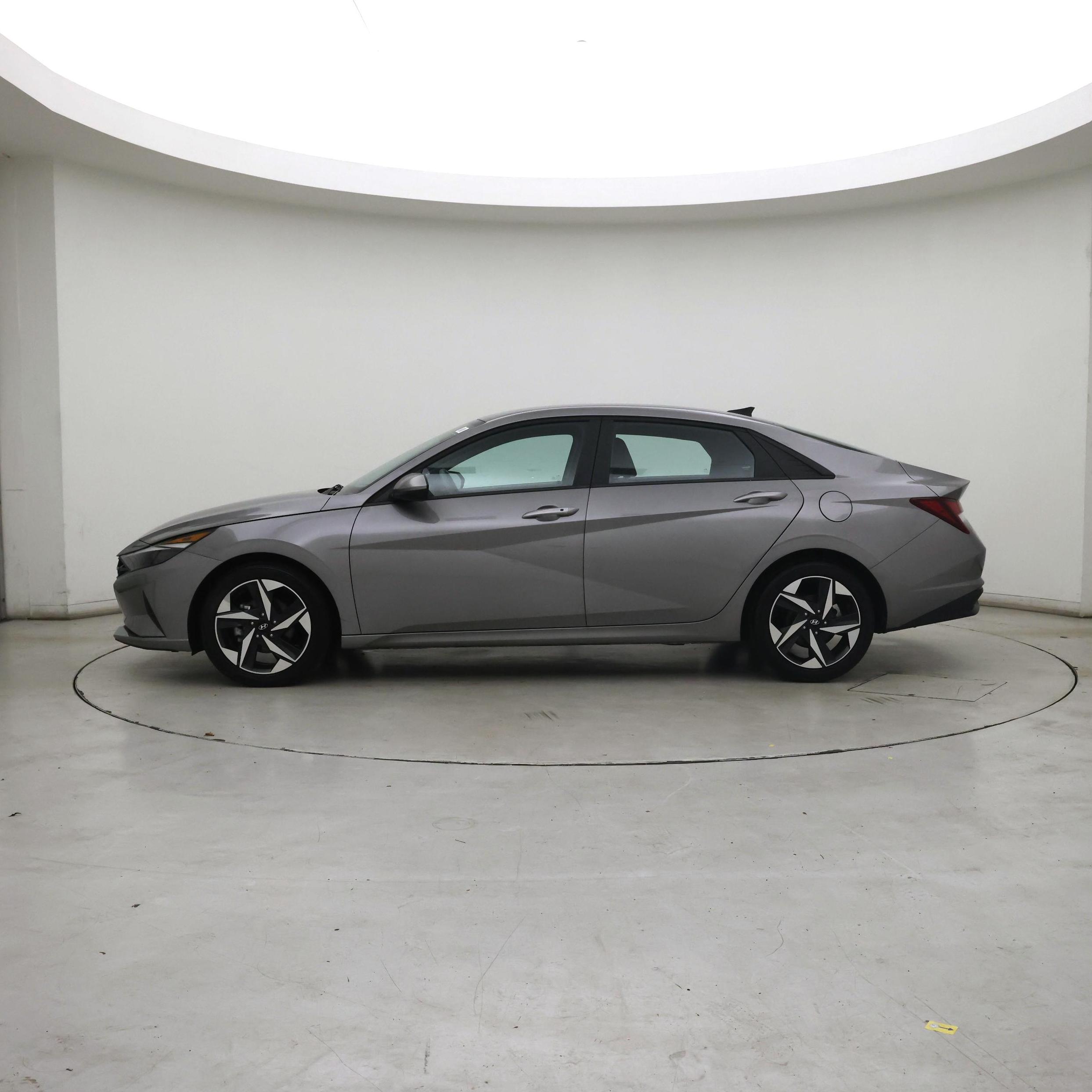 Thumbnail: 2023 Hyundai Elantra - 3