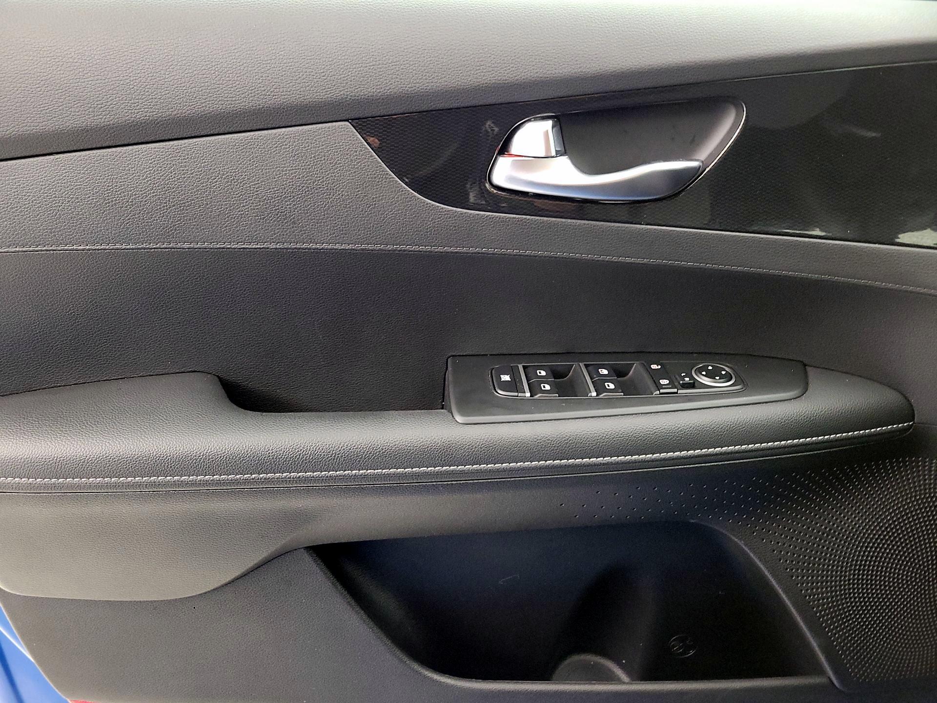 Thumbnail: 2023 Kia Forte - 12