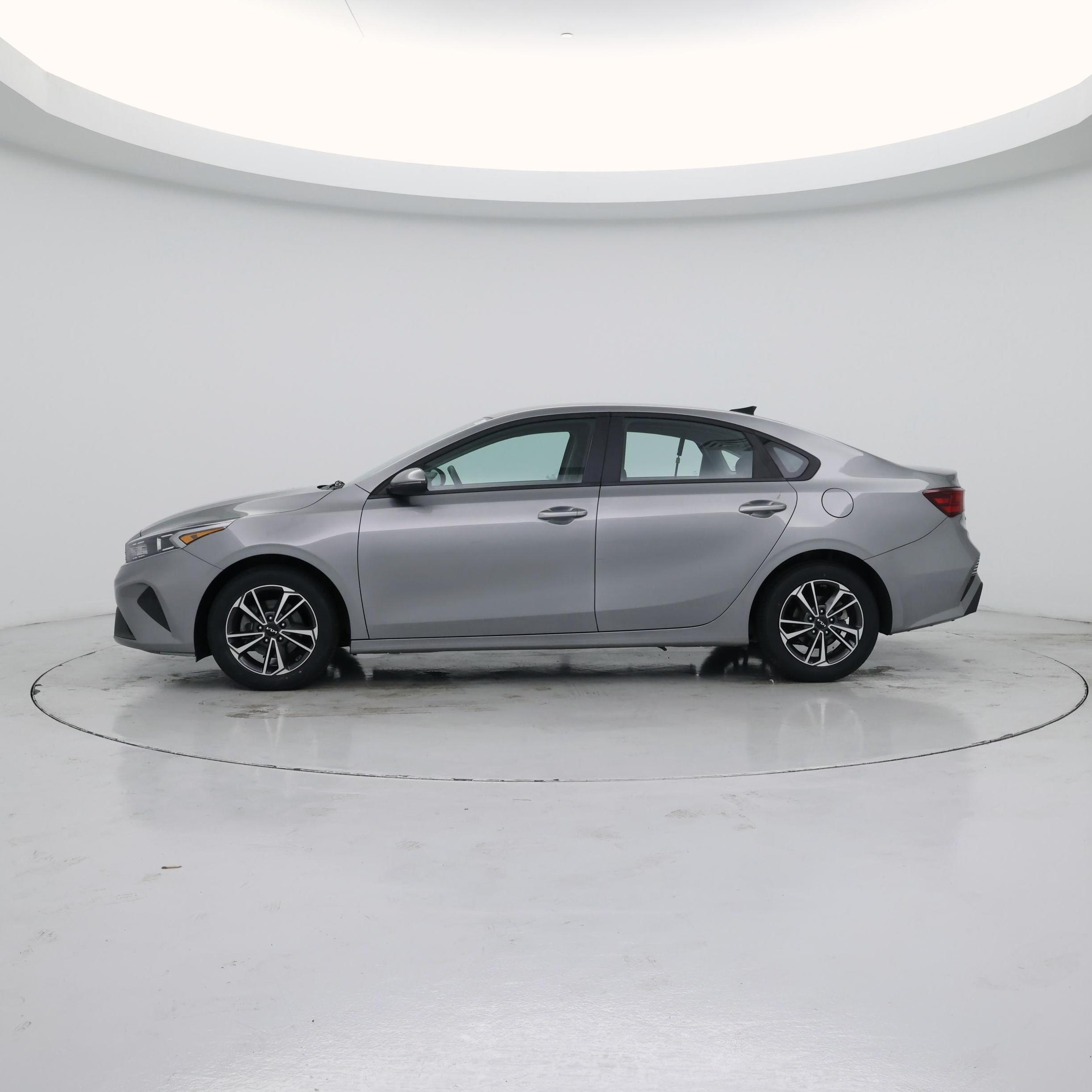 Thumbnail: 2024 Kia Forte - 3