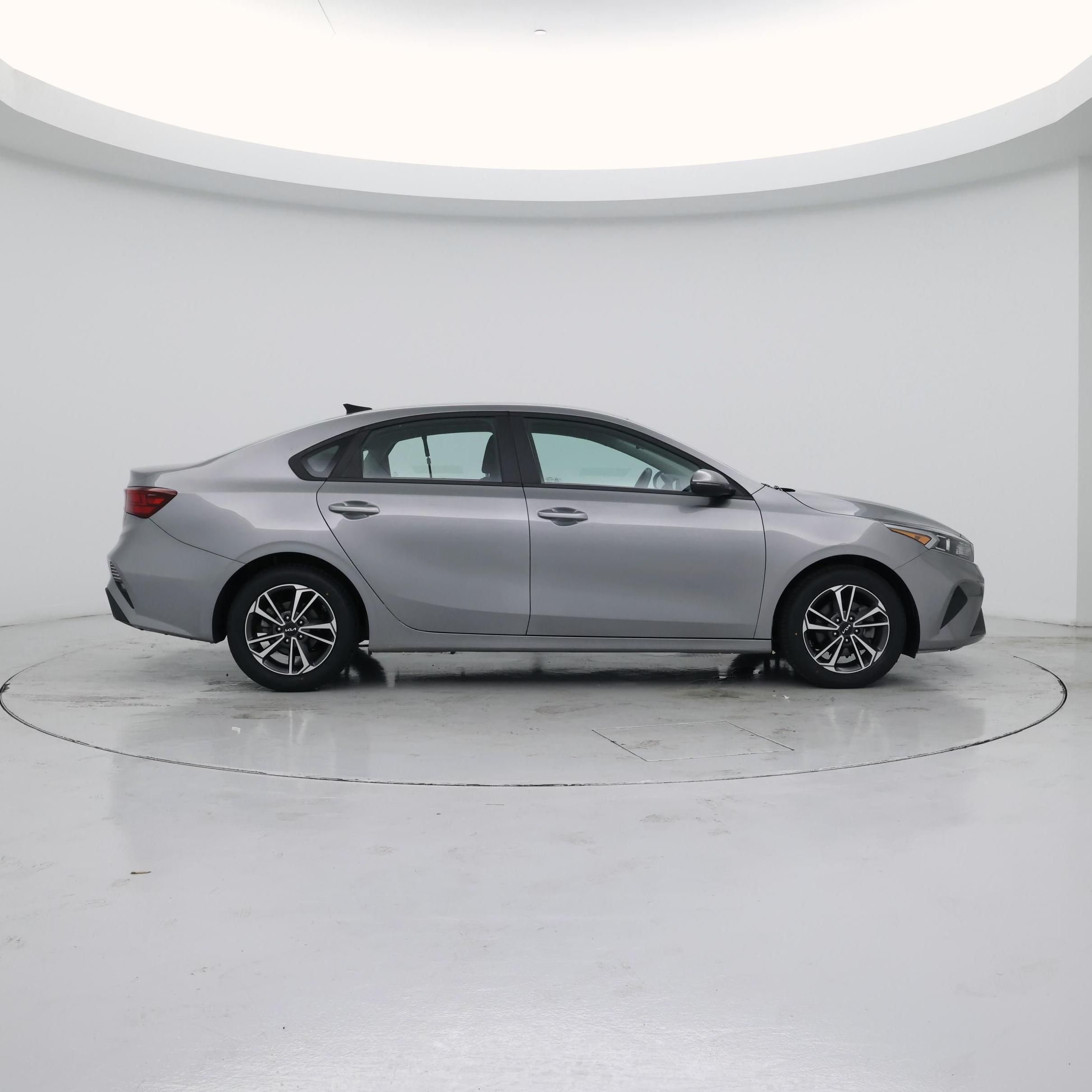 Thumbnail: 2024 Kia Forte - 7