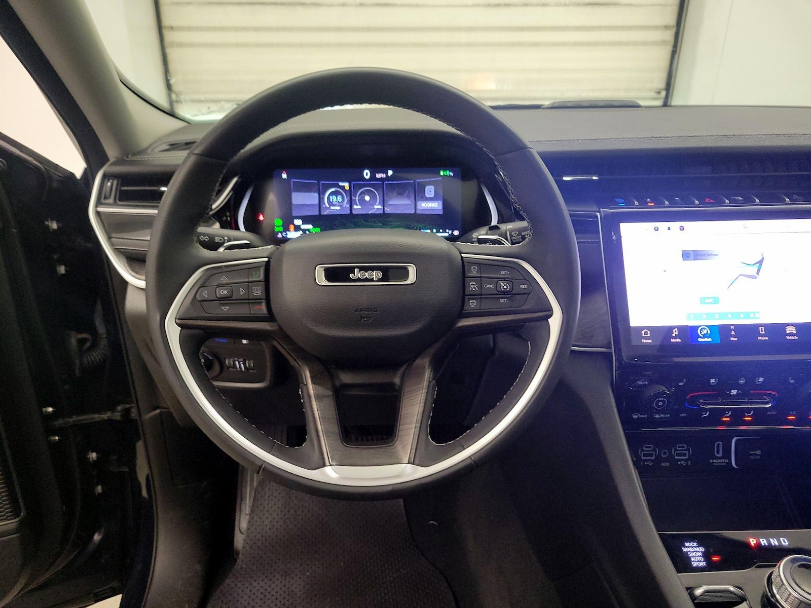 2023 Jeep Grand Cherokee 30th Anniversary 4xe - Photo 11