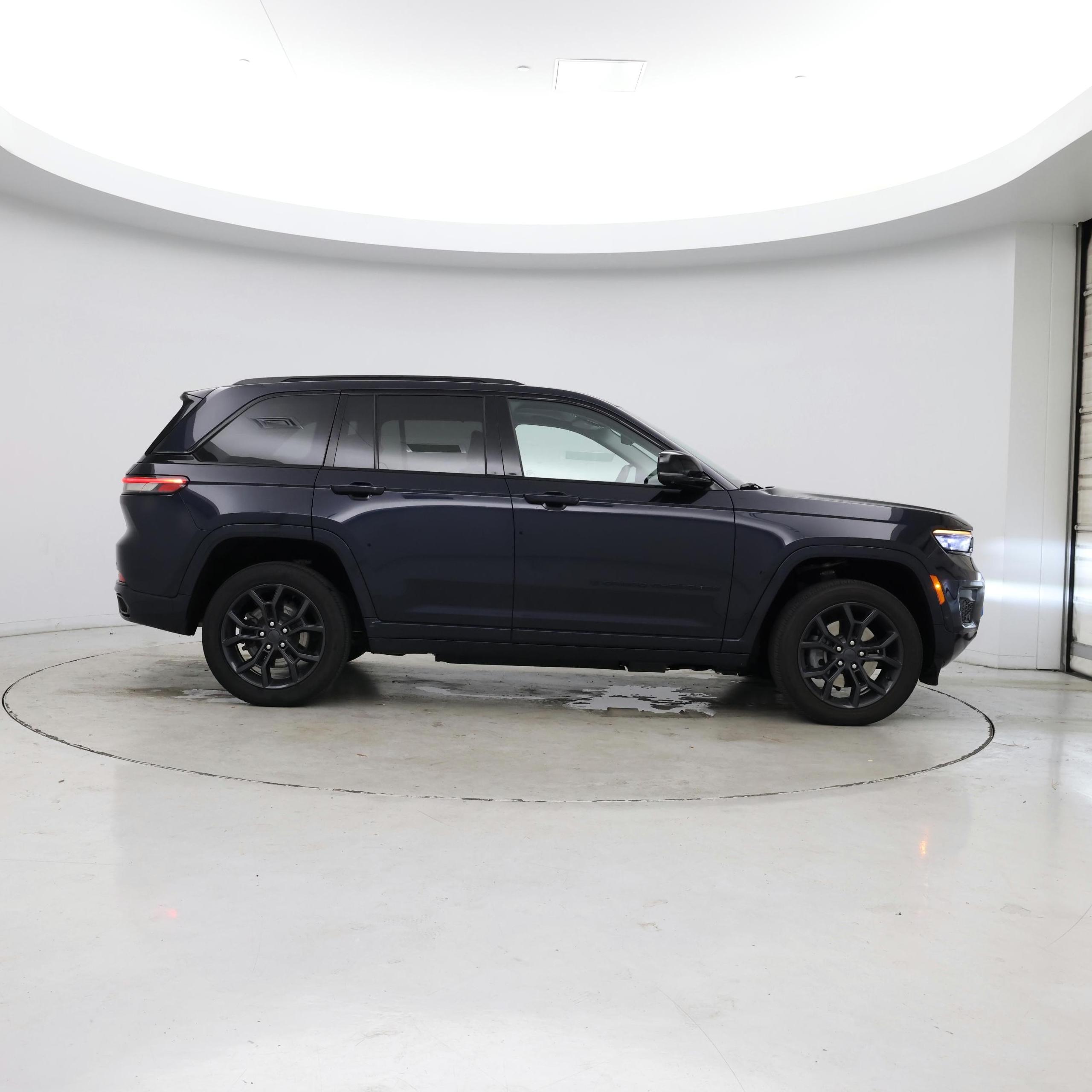 Thumbnail: 2023 Jeep Grand Cherokee - 7