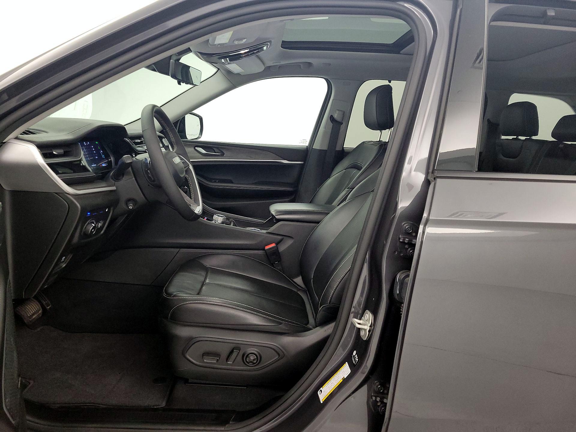 Thumbnail: 2023 Jeep Grand Cherokee - 20