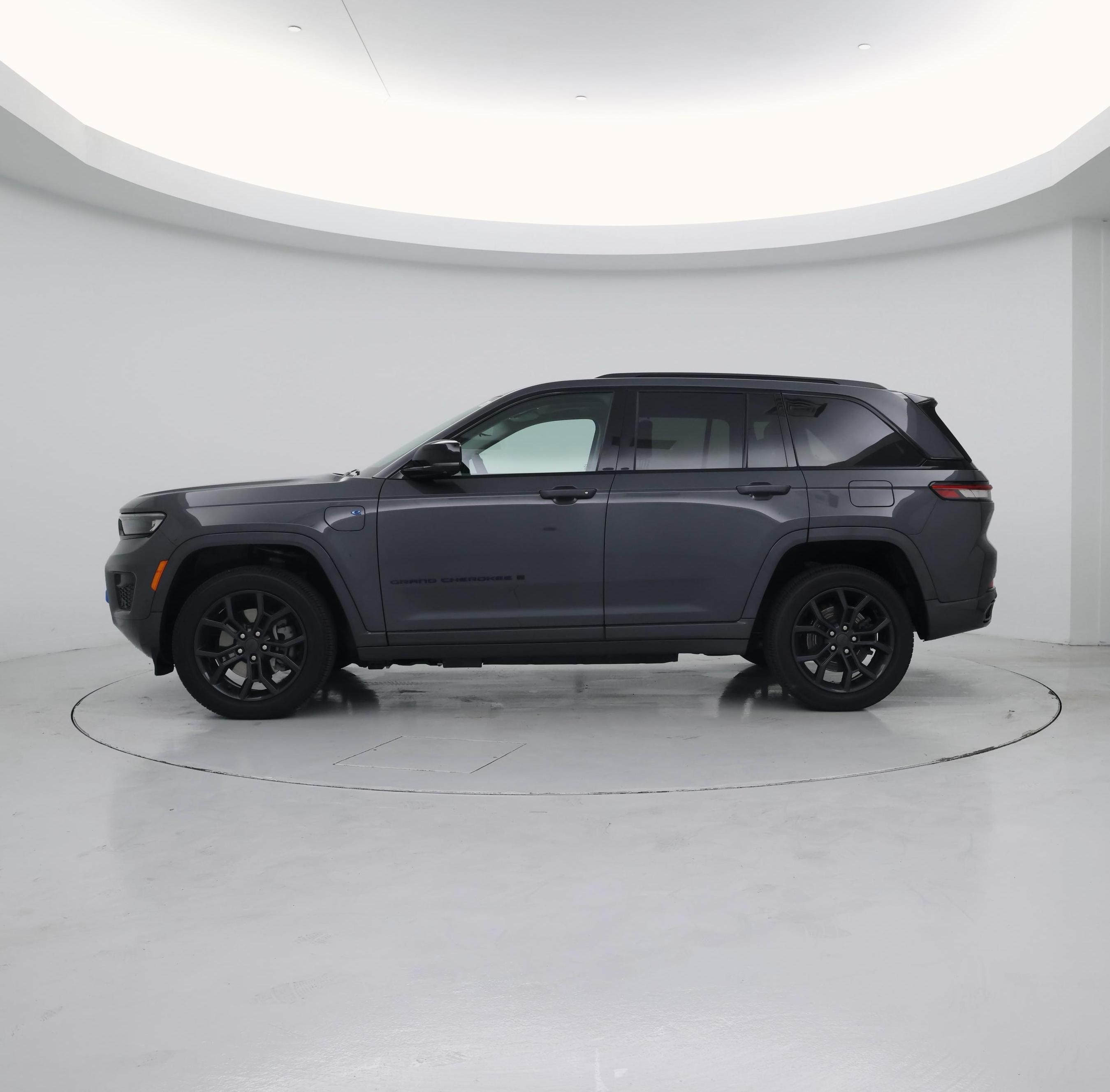 Thumbnail: 2023 Jeep Grand Cherokee - 3