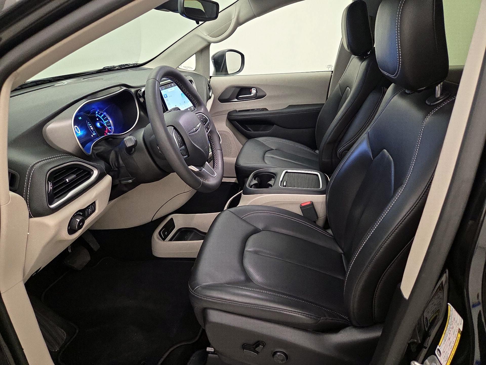Thumbnail: 2023 Chrysler Pacifica - 11