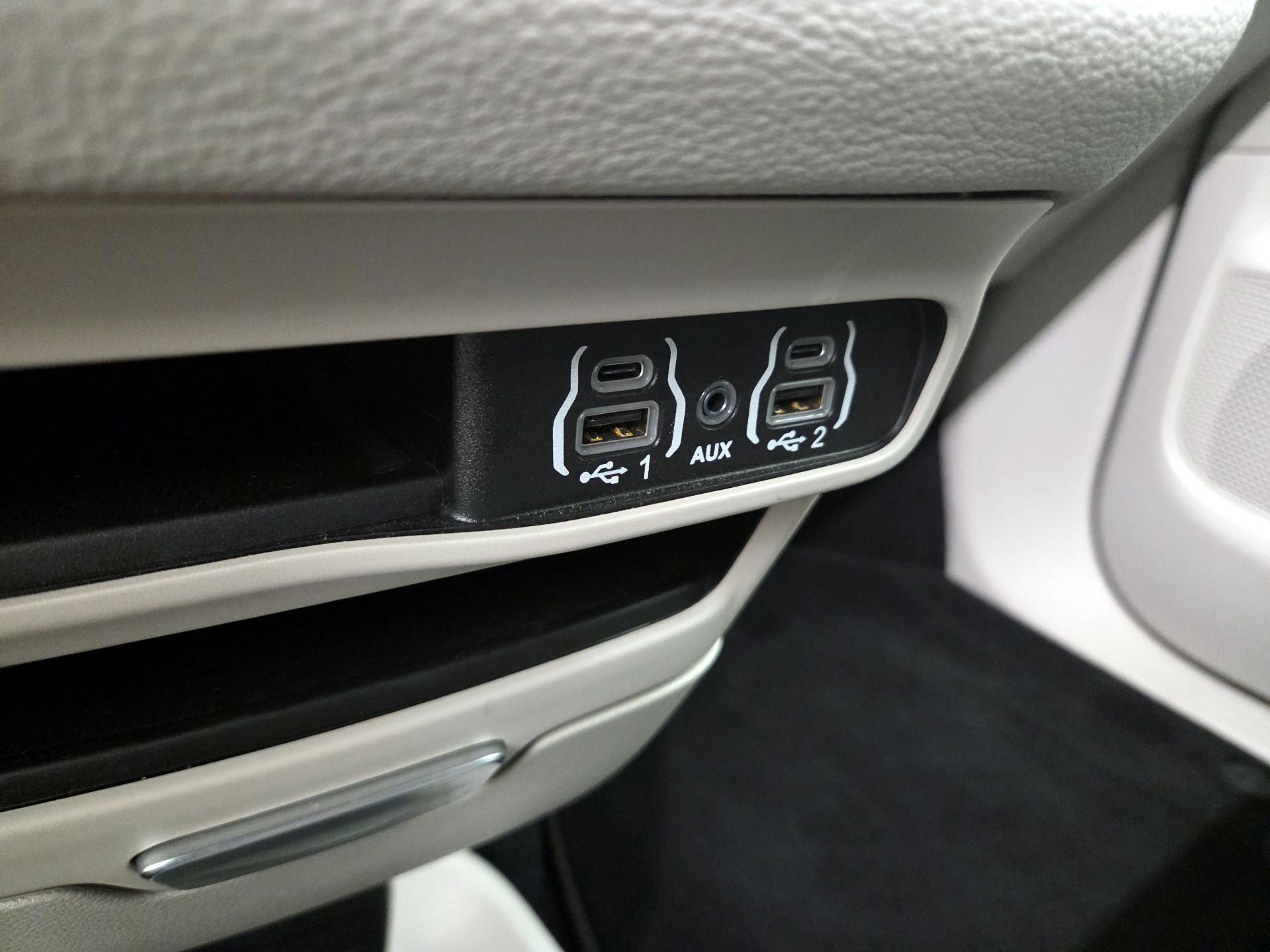 Thumbnail: 2023 Chrysler Pacifica - 18