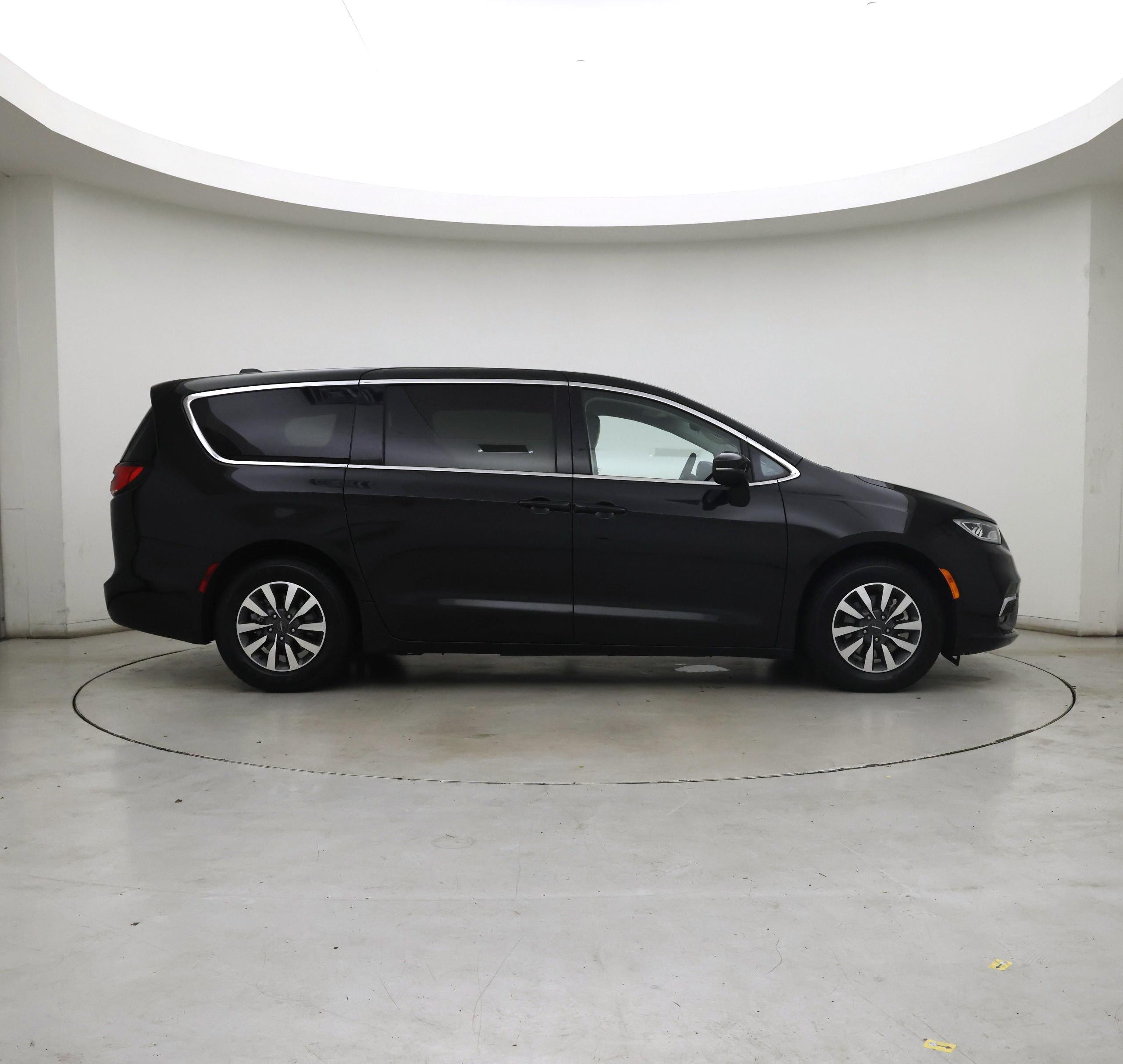 Thumbnail: 2023 Chrysler Pacifica - 7