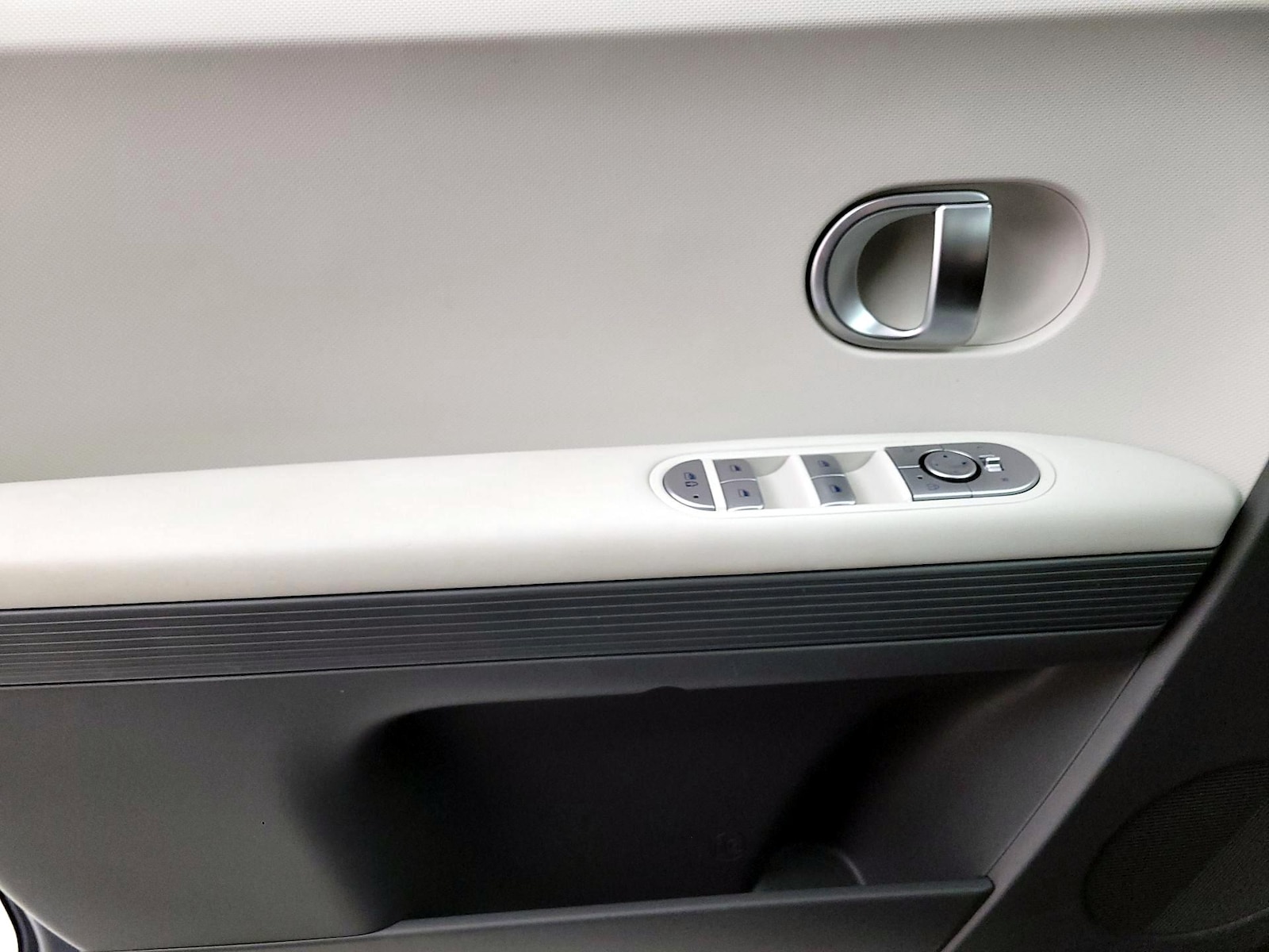 2024 Hyundai IONIQ 5 SE - Photo 13