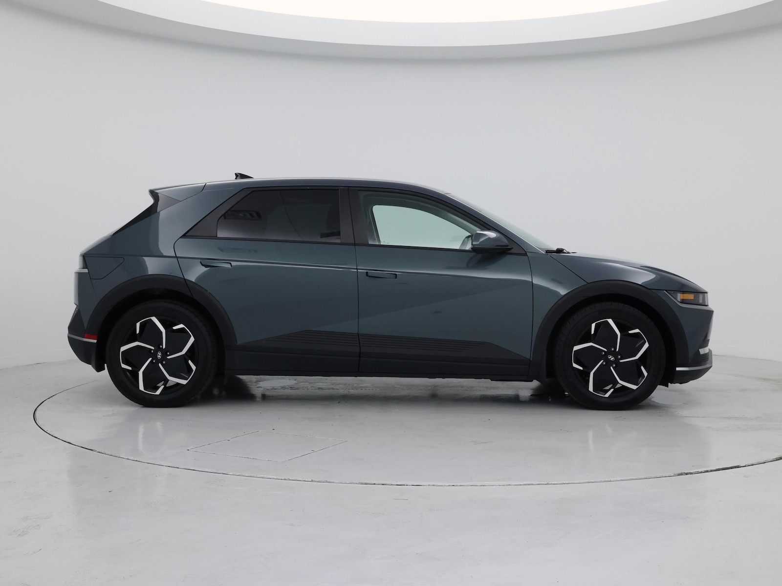 2024 Hyundai IONIQ 5 SE - Photo 8