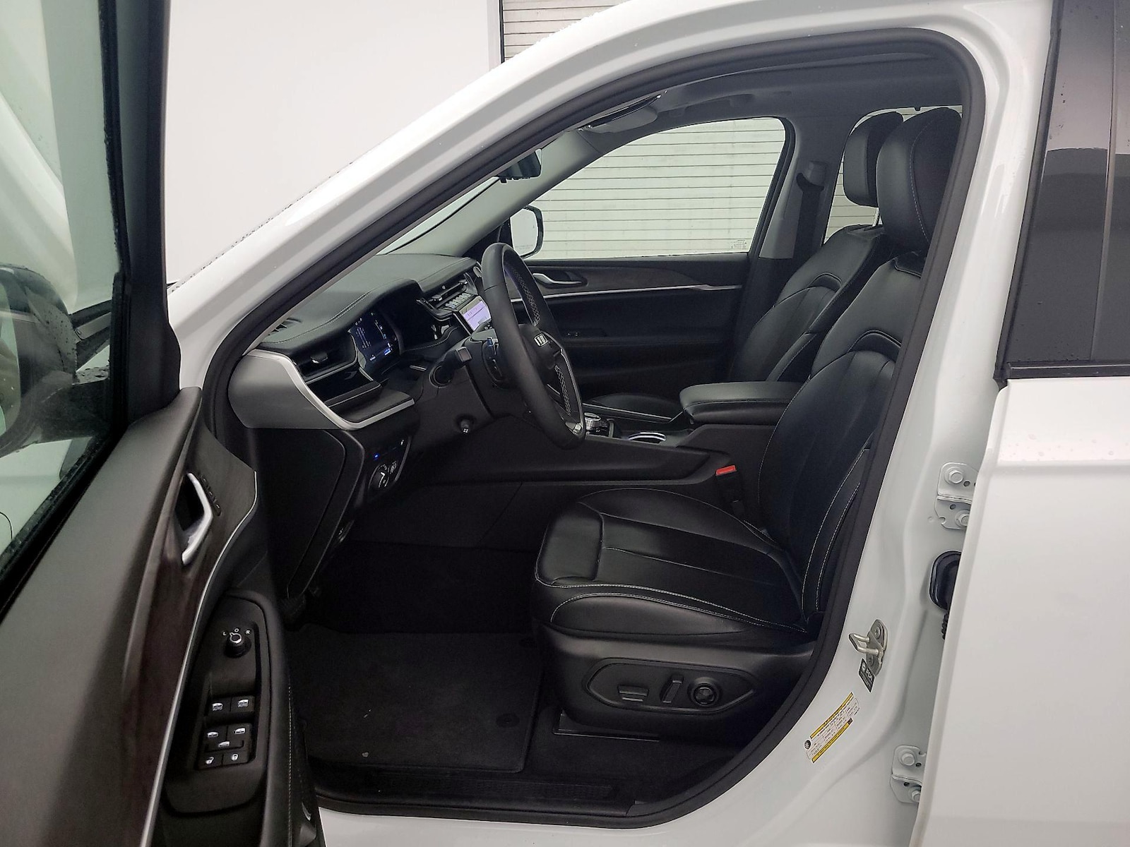 2023 Jeep Grand Cherokee 30th Anniversary 4xe - Photo 12